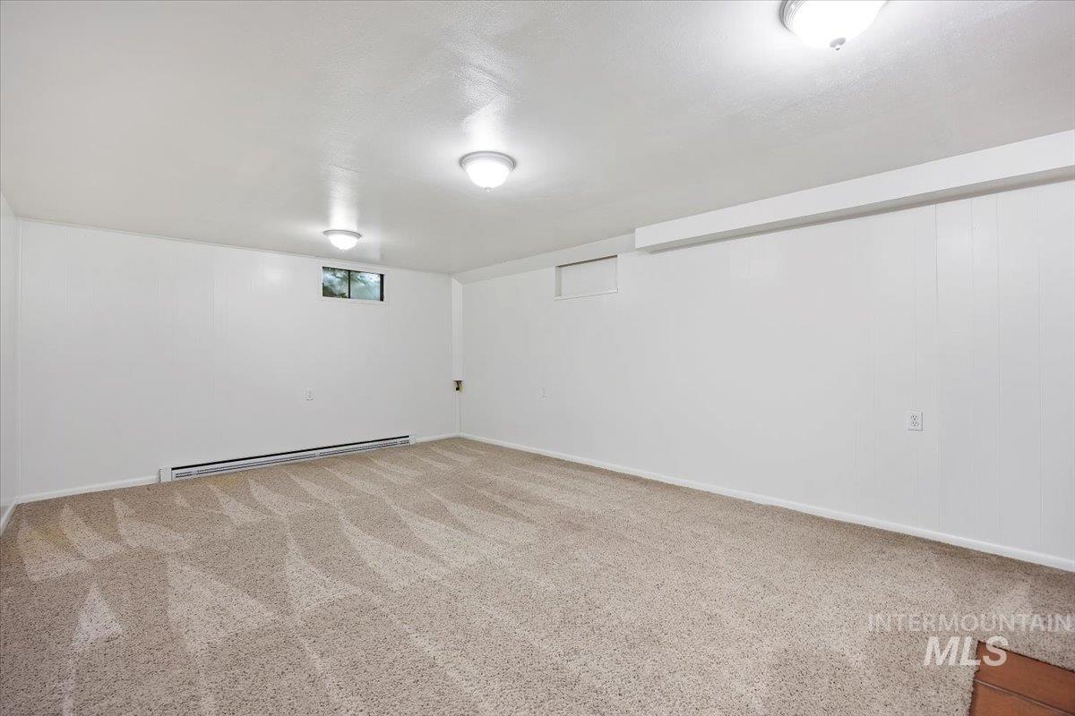 371 DuBois, Twin Falls, Idaho 83301, 5 Bedrooms, 1 Bathroom, Residential For Sale, Price $334,000,MLS 98970946