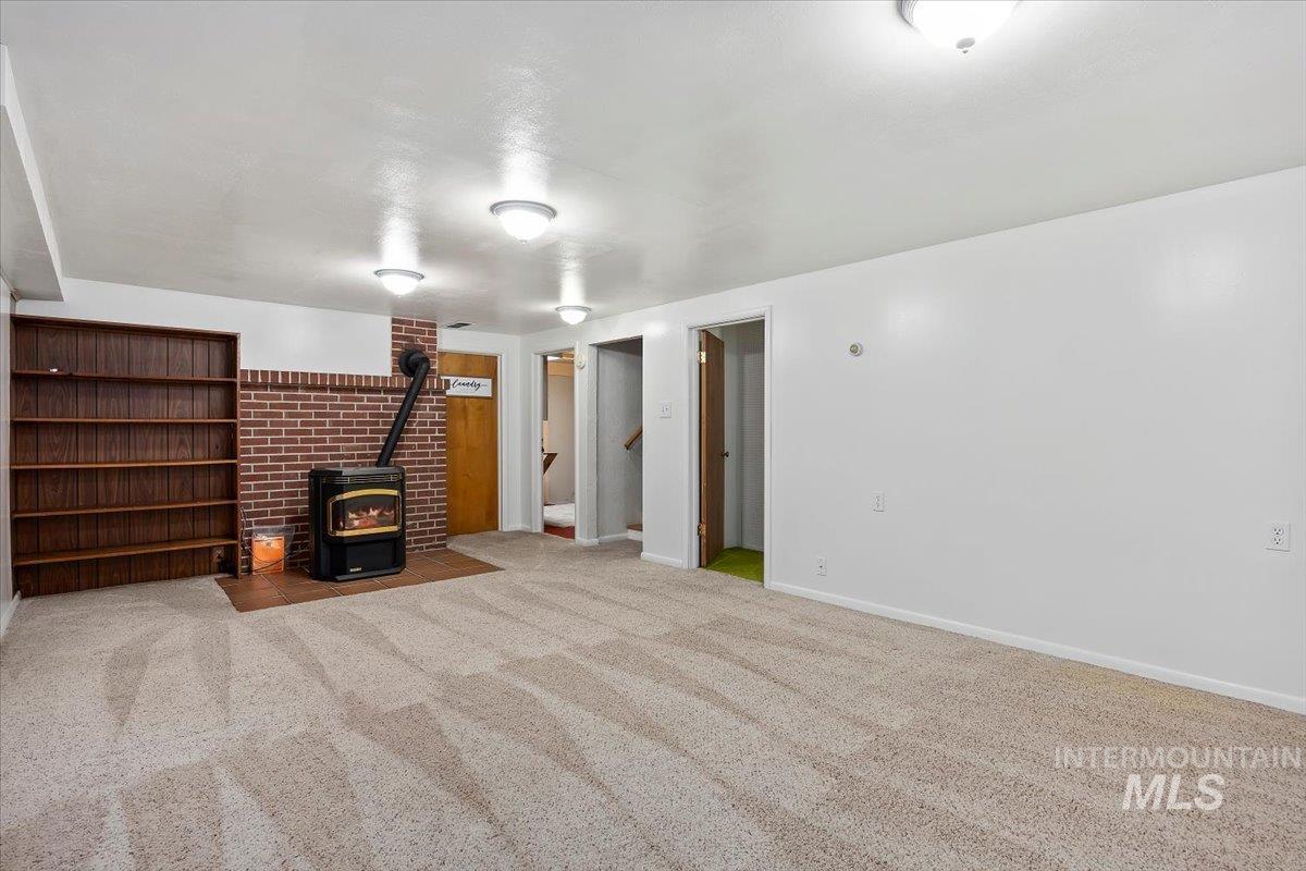 371 DuBois, Twin Falls, Idaho 83301, 5 Bedrooms, 1 Bathroom, Residential For Sale, Price $334,000,MLS 98970946