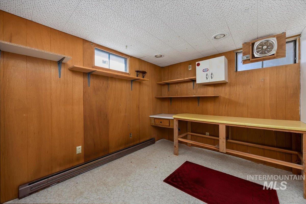 371 DuBois, Twin Falls, Idaho 83301, 5 Bedrooms, 1 Bathroom, Residential For Sale, Price $334,000,MLS 98970946