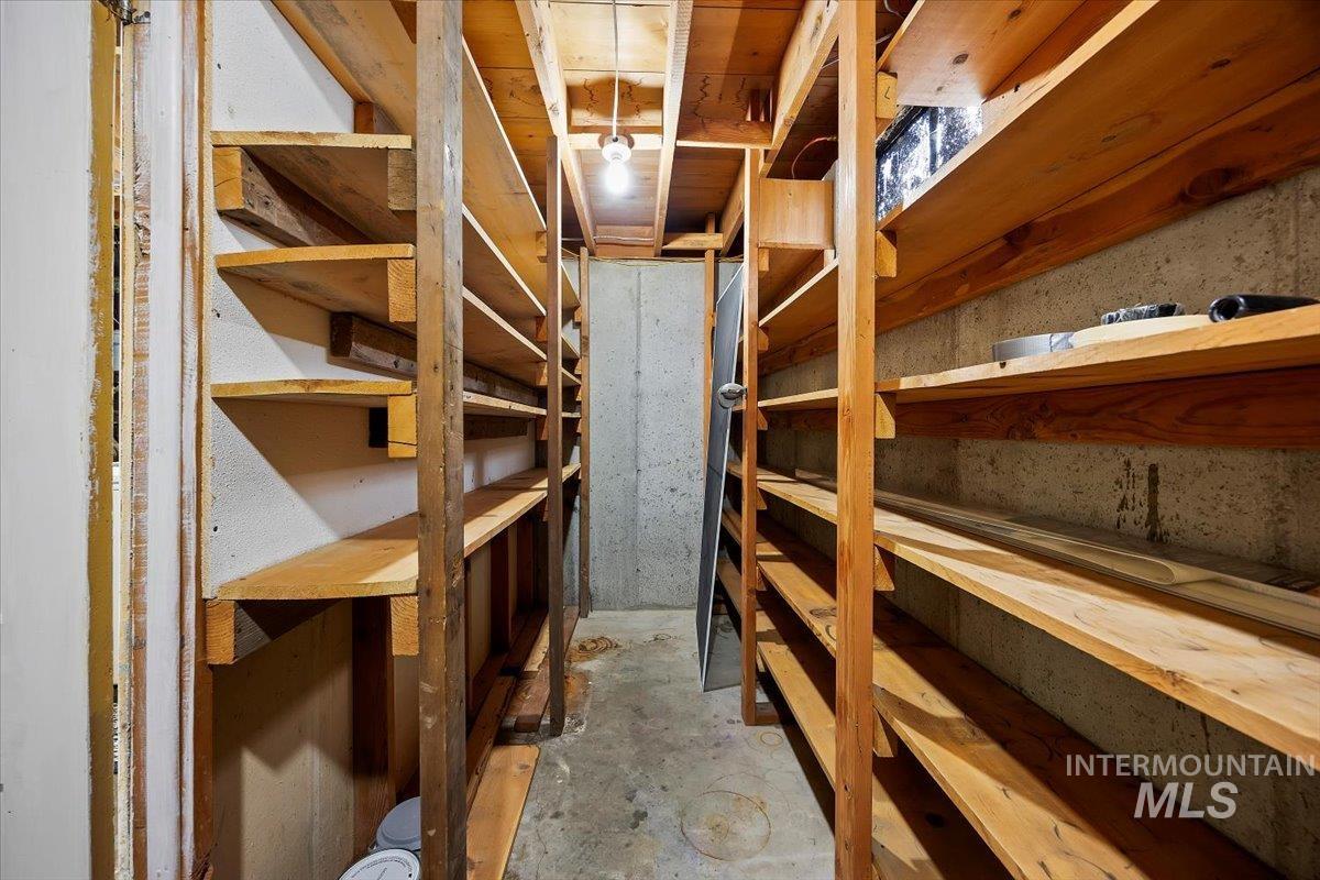 371 DuBois, Twin Falls, Idaho 83301, 5 Bedrooms, 1 Bathroom, Residential For Sale, Price $334,000,MLS 98970946