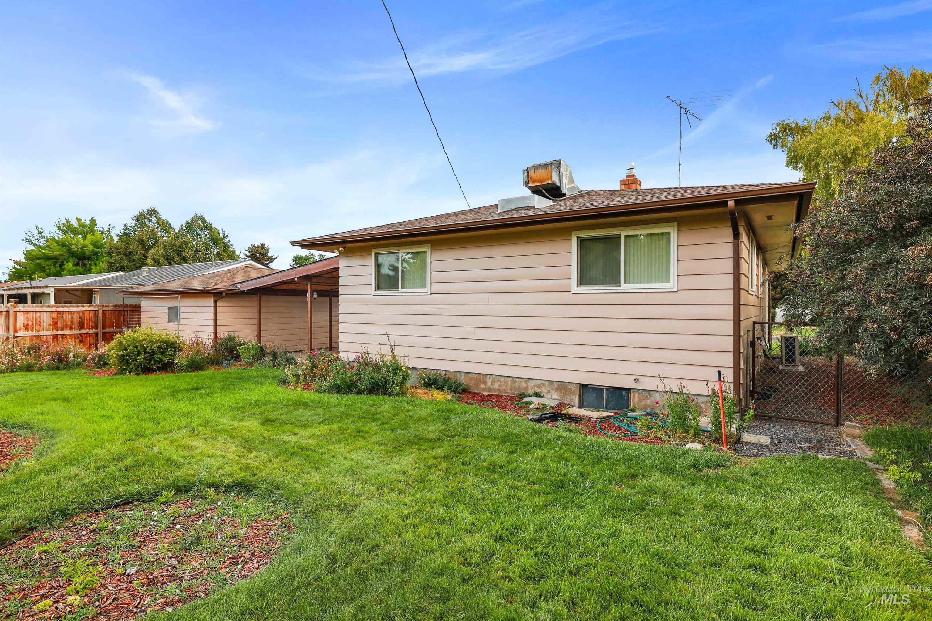 371 DuBois, Twin Falls, Idaho 83301, 5 Bedrooms, 1 Bathroom, Residential For Sale, Price $334,000,MLS 98970946