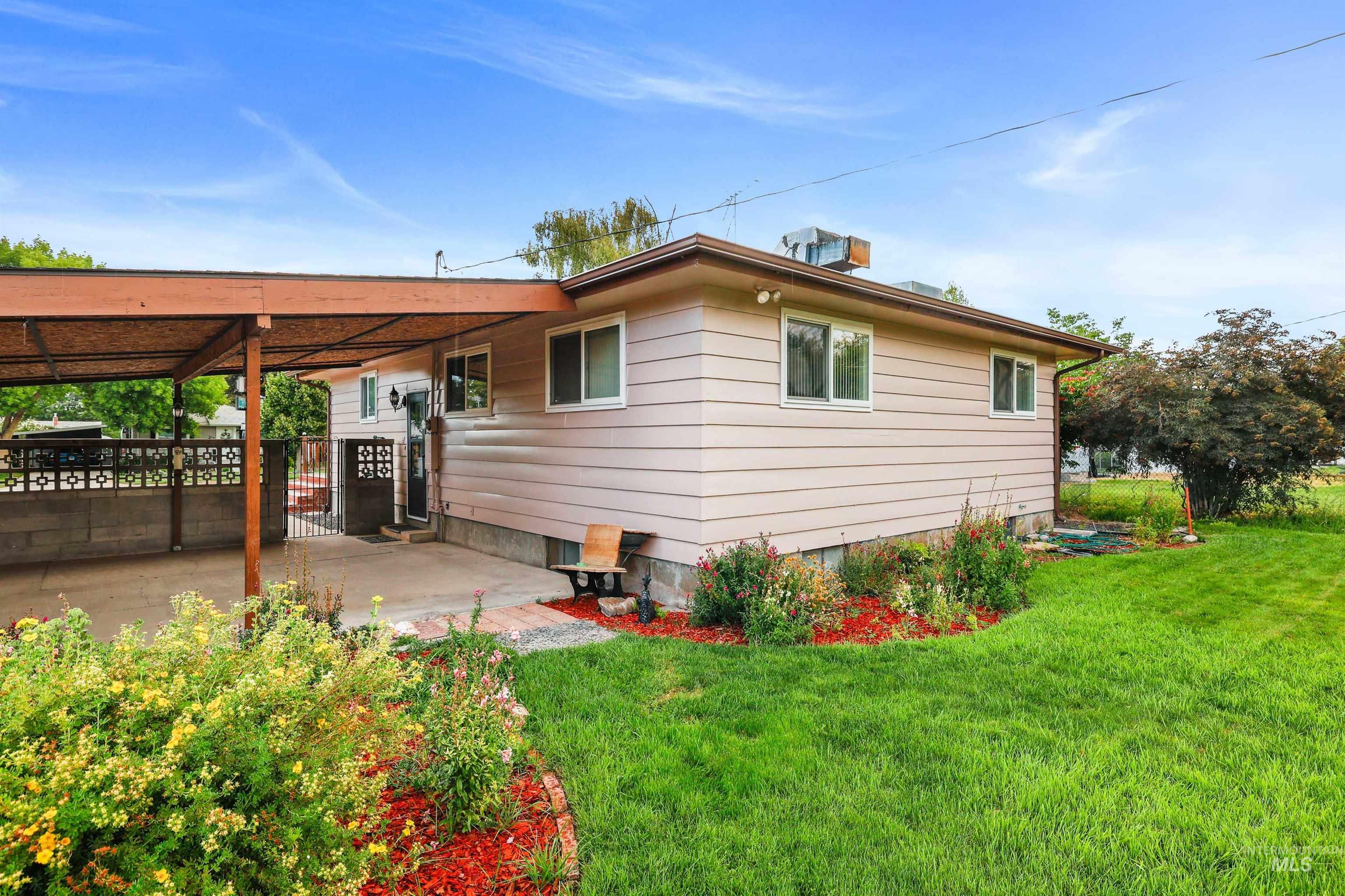 371 DuBois, Twin Falls, Idaho 83301, 5 Bedrooms, 1 Bathroom, Residential For Sale, Price $334,000,MLS 98970946