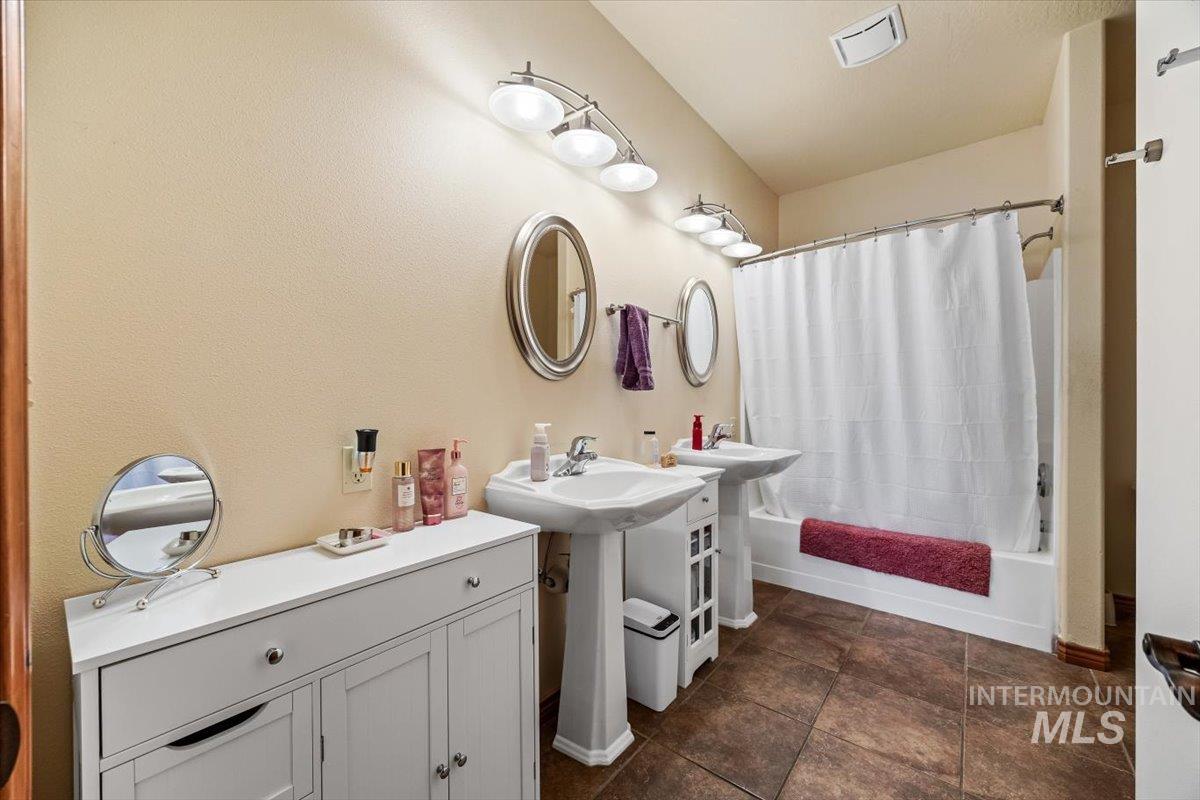 1770 N 3rd Street, Nyssa, Oregon 97913, 3 Bedrooms, 2.5 Bathrooms, Residential For Sale, Price $749,000, 98970949