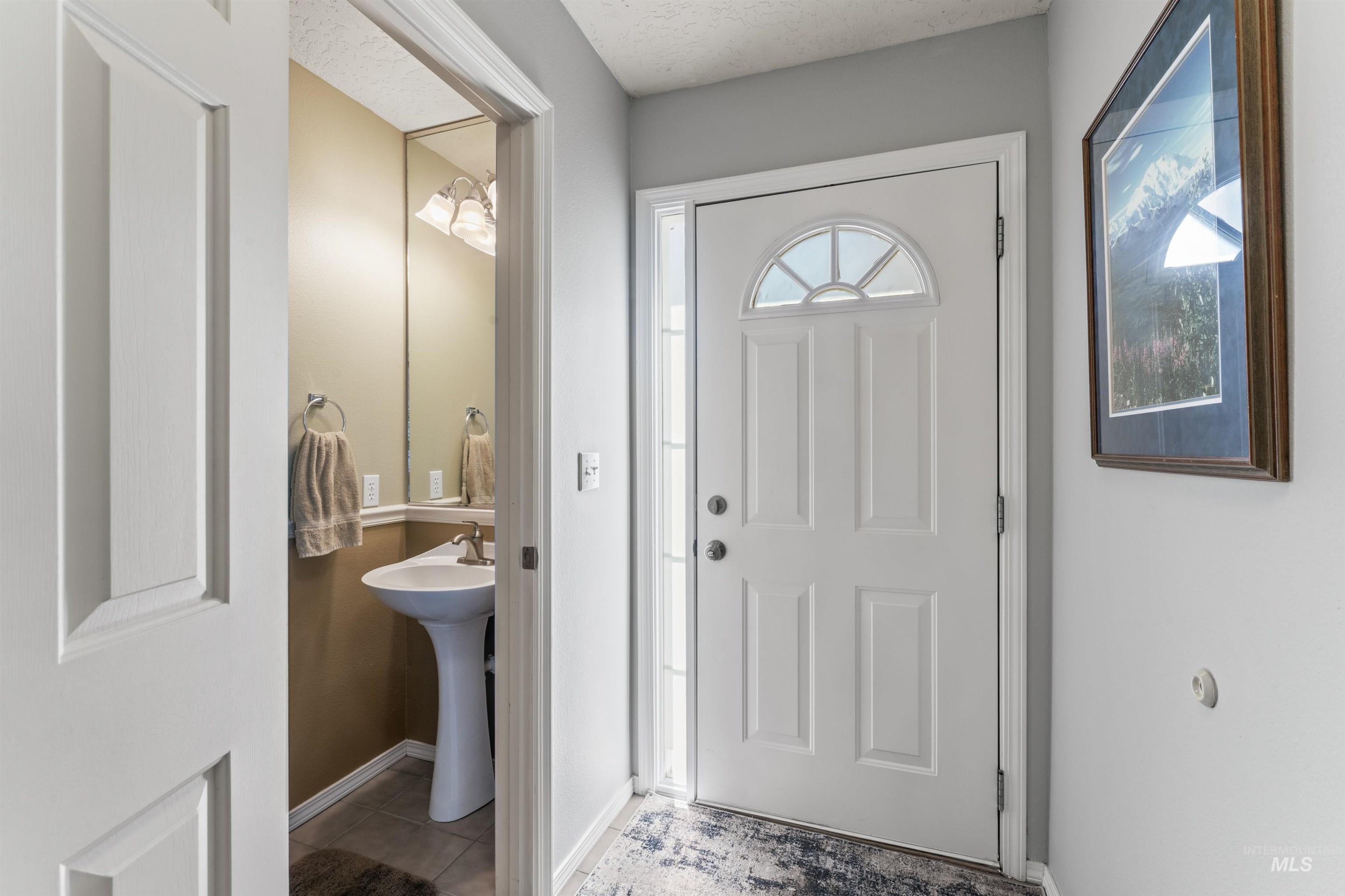 Foyer entrance with baseboards