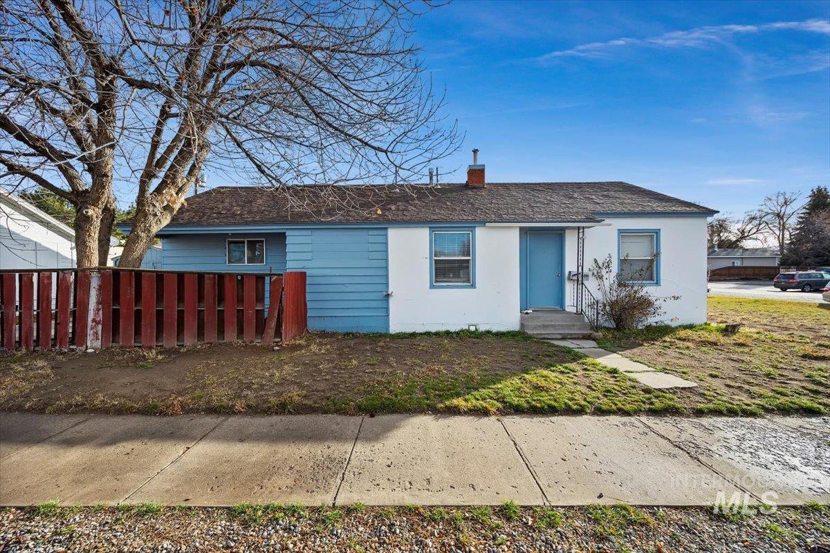 Single story home featuring a chimney