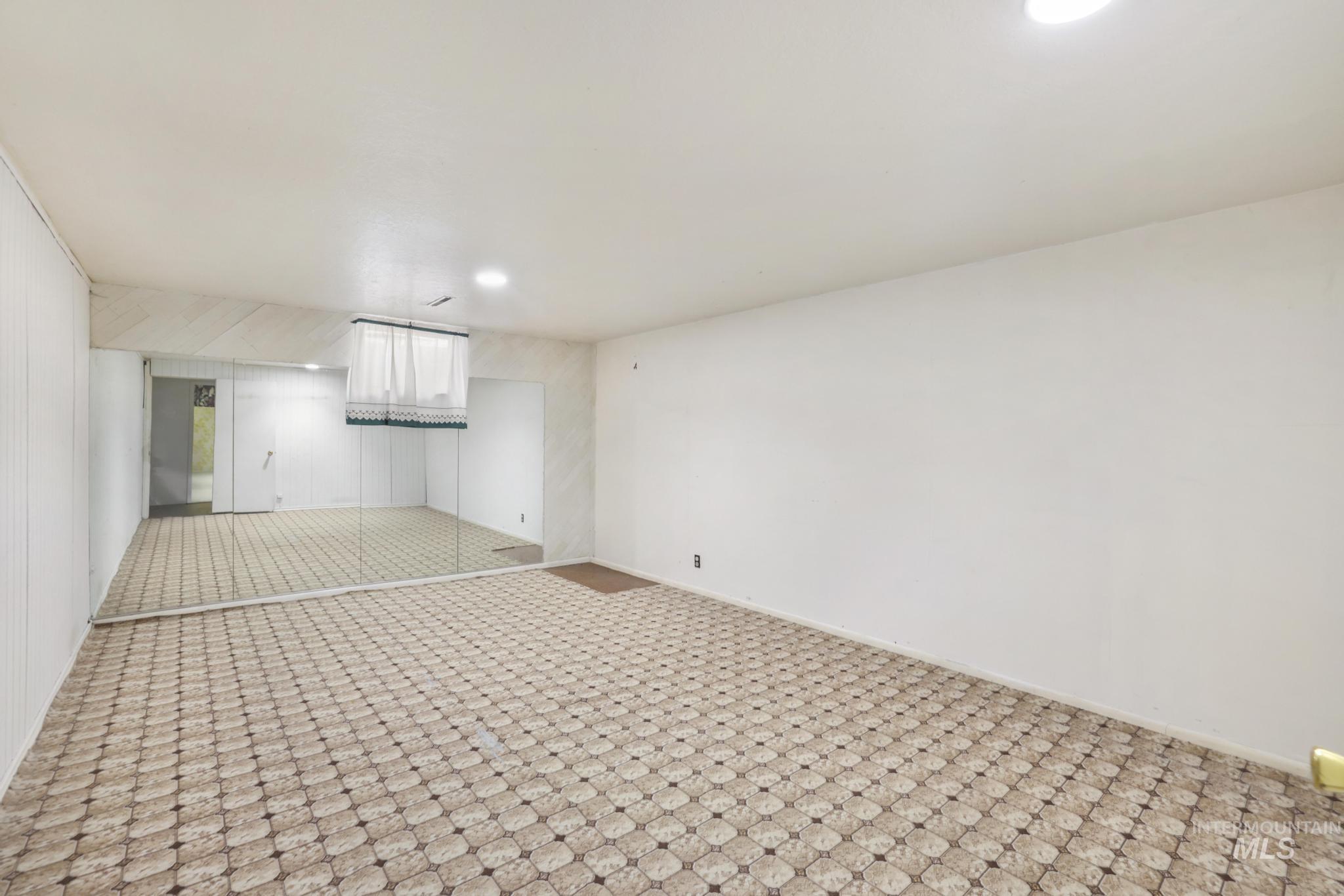 Carpeted spare room with recessed lighting