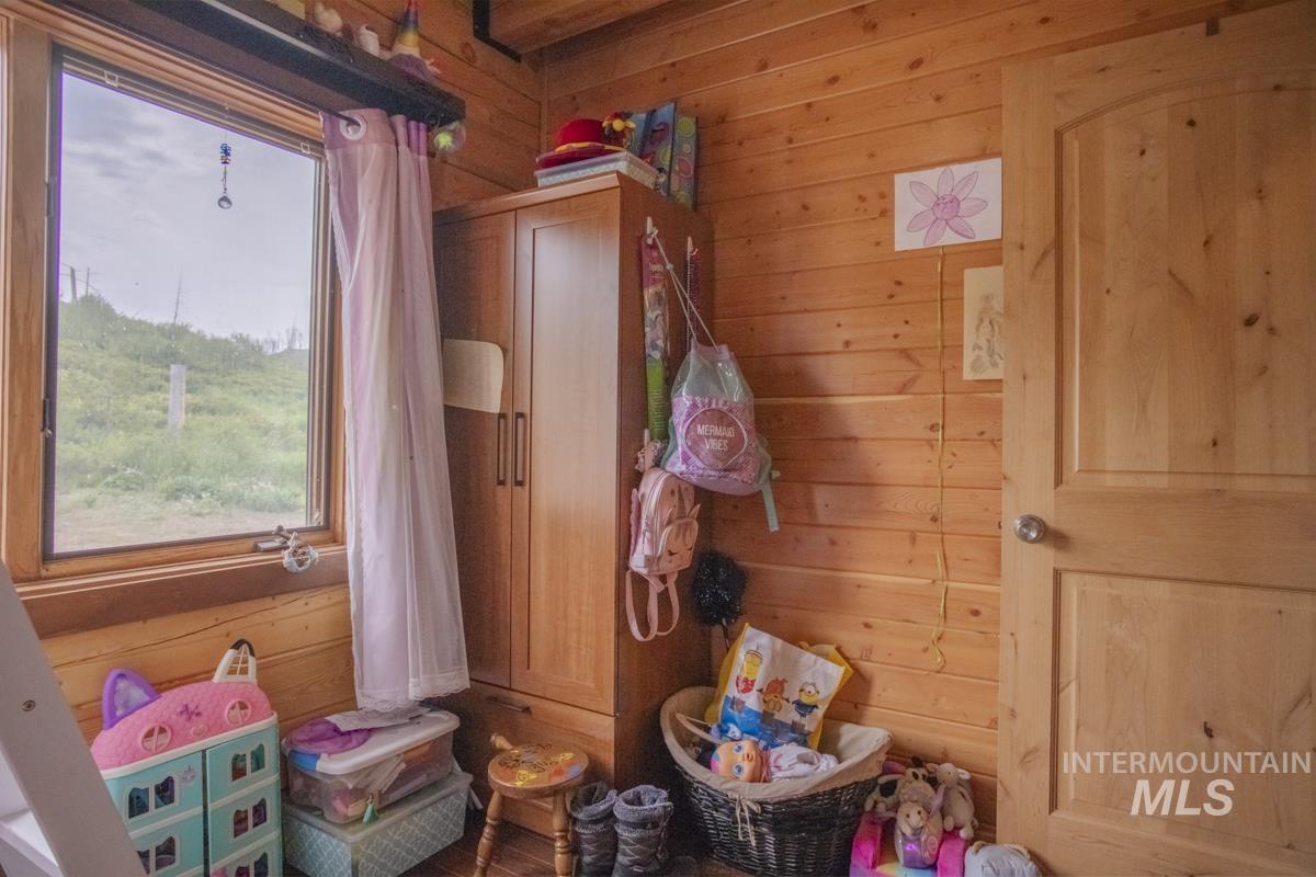 319 S Hill Place, Fall Creek, Idaho 83647, 2 Bedrooms, 1 Bathroom, Residential For Sale, Price $425,000, 98970980