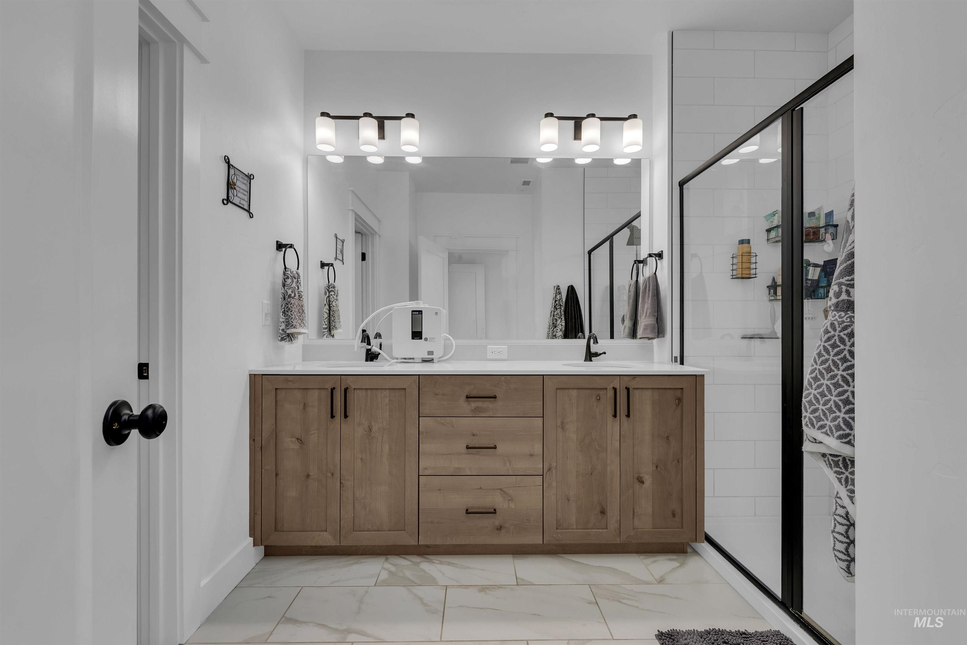 4678 W Riva Capri, Meridian, Idaho 83646, 3 Bedrooms, 2.5 Bathrooms, Residential For Sale, Price $489,000,MLS 98970982