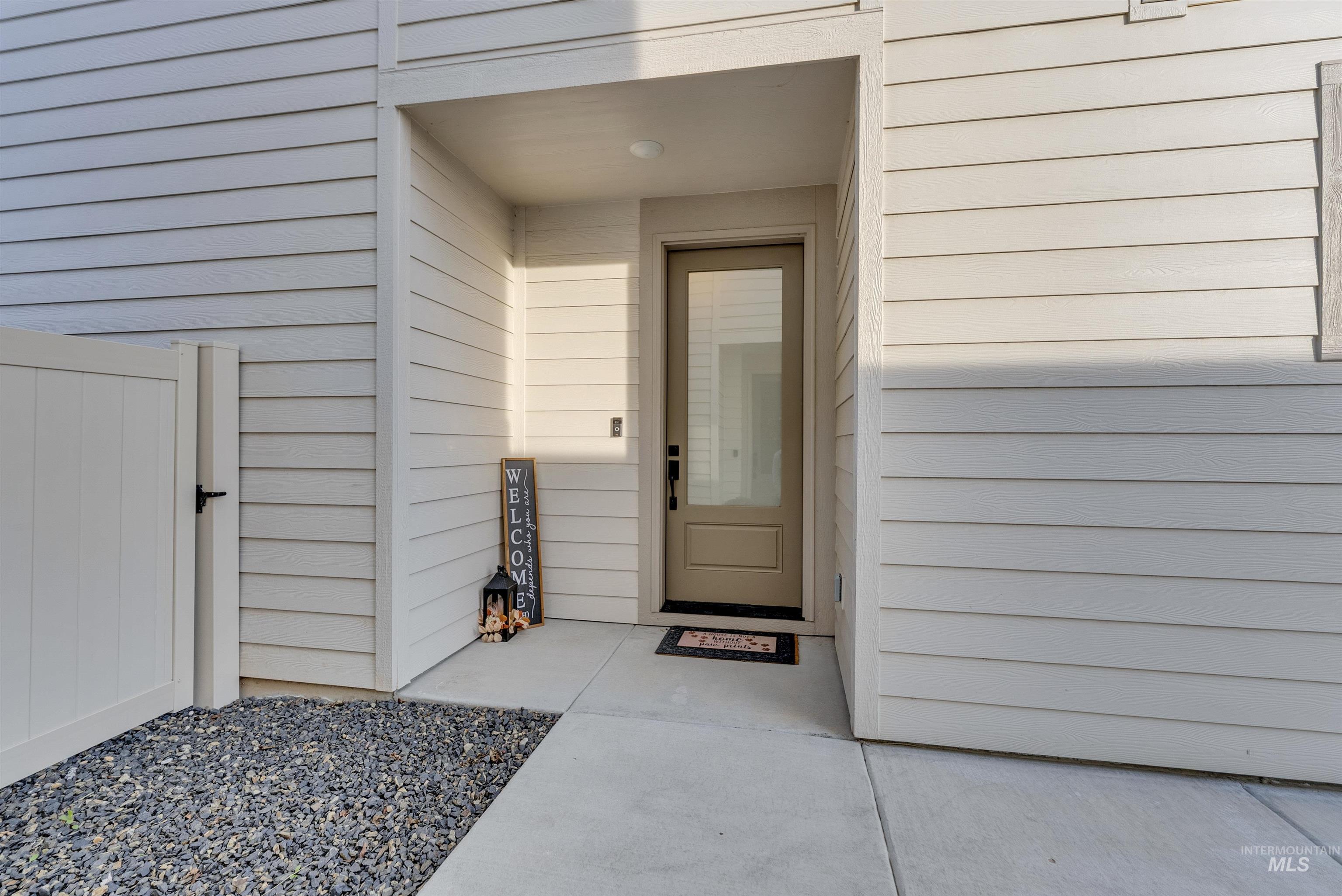 4678 W Riva Capri, Meridian, Idaho 83646, 3 Bedrooms, 2.5 Bathrooms, Residential For Sale, Price $489,000,MLS 98970982