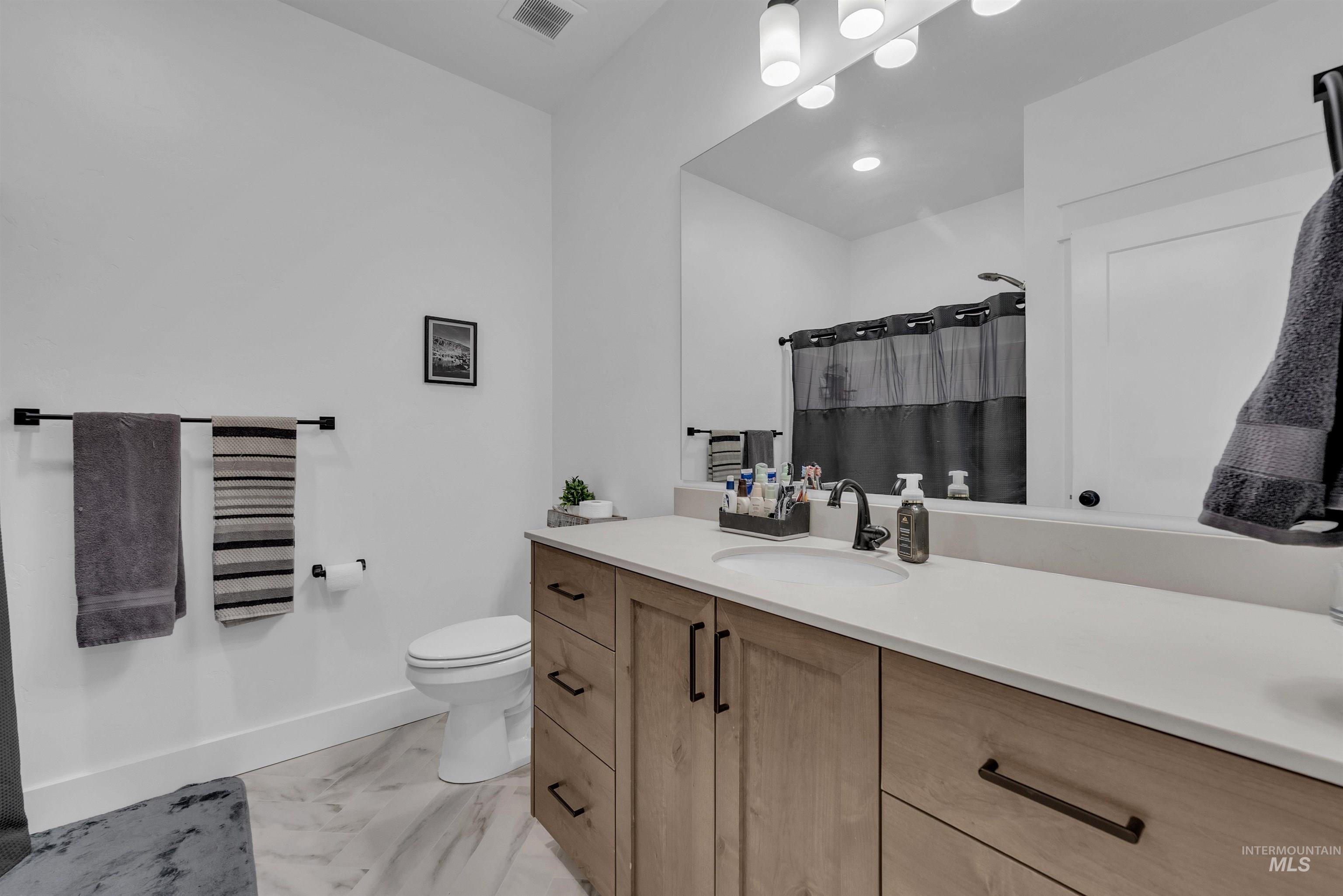 4678 W Riva Capri, Meridian, Idaho 83646, 3 Bedrooms, 2.5 Bathrooms, Residential For Sale, Price $489,000,MLS 98970982