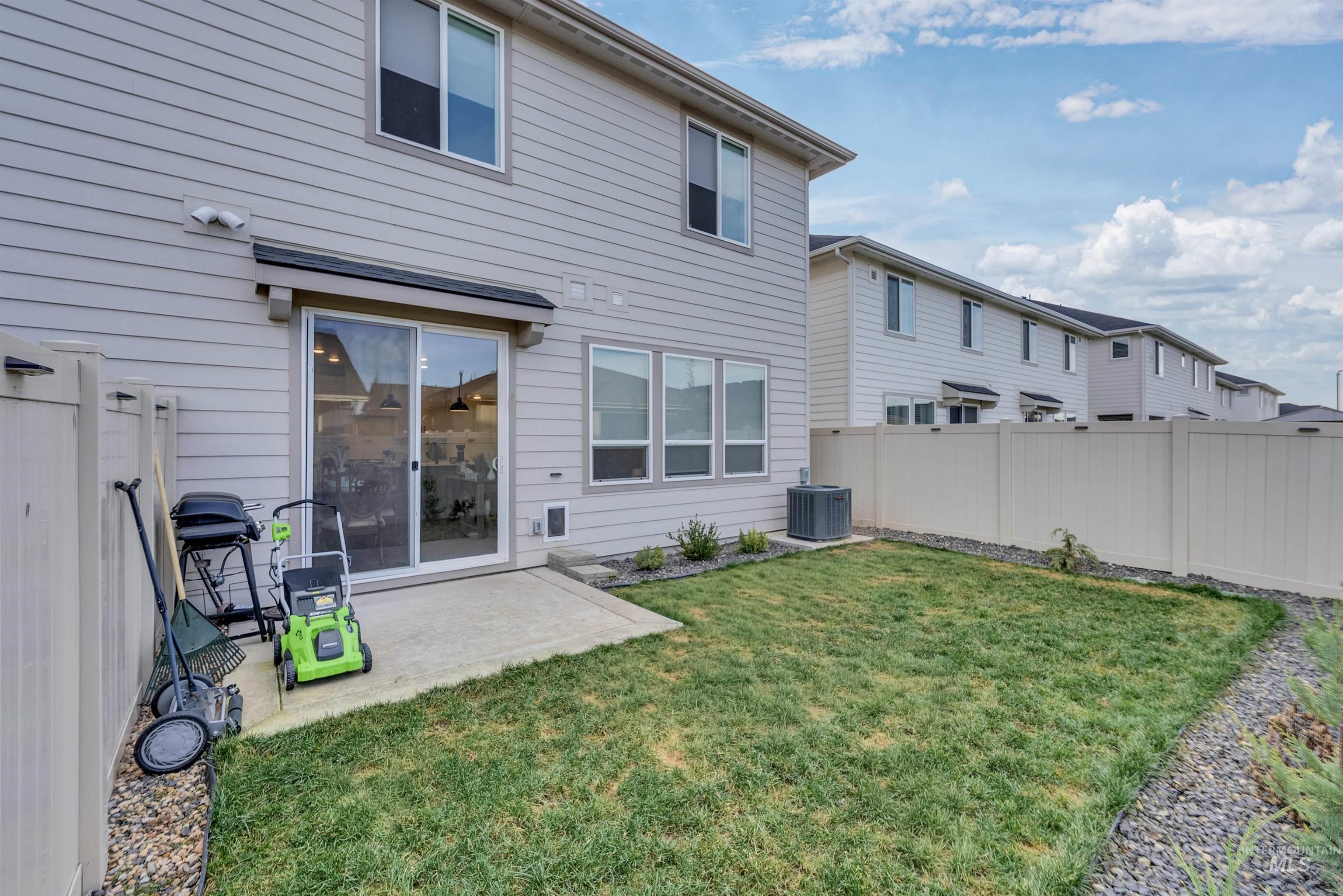 4678 W Riva Capri, Meridian, Idaho 83646, 3 Bedrooms, 2.5 Bathrooms, Residential For Sale, Price $489,000,MLS 98970982