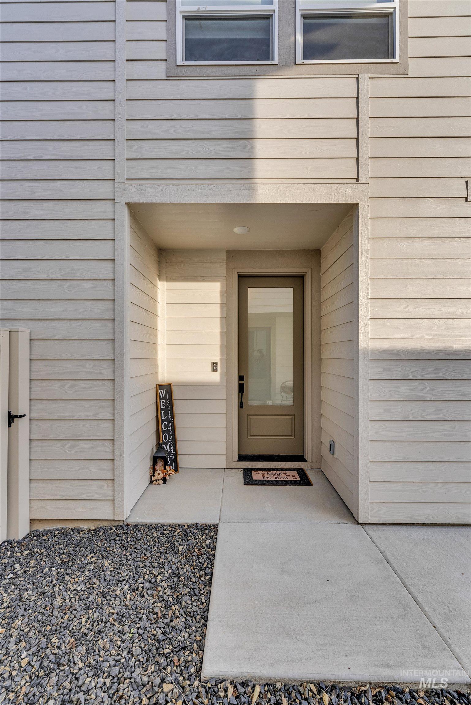 4678 W Riva Capri, Meridian, Idaho 83646, 3 Bedrooms, 2.5 Bathrooms, Residential For Sale, Price $489,000,MLS 98970982