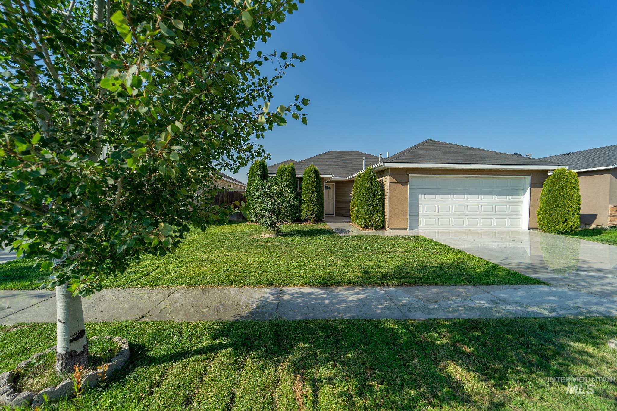 9574 W Stonewood Drive, Boise, Idaho 83709, 3 Bedrooms, 2 Bathrooms, Residential For Sale, Price $395,000, 98970983