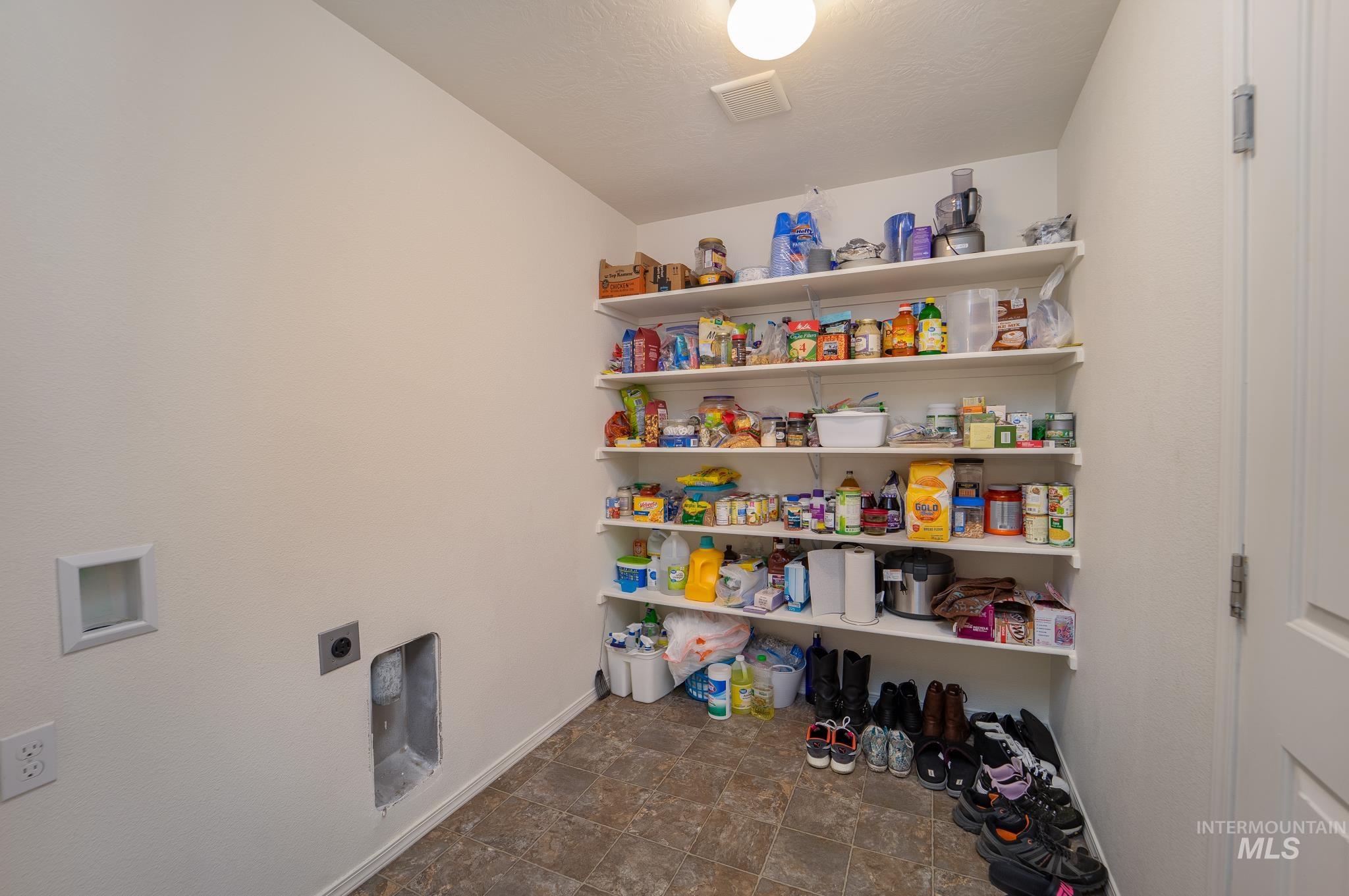 9574 W Stonewood Drive, Boise, Idaho 83709, 3 Bedrooms, 2 Bathrooms, Residential For Sale, Price $395,000, 98970983