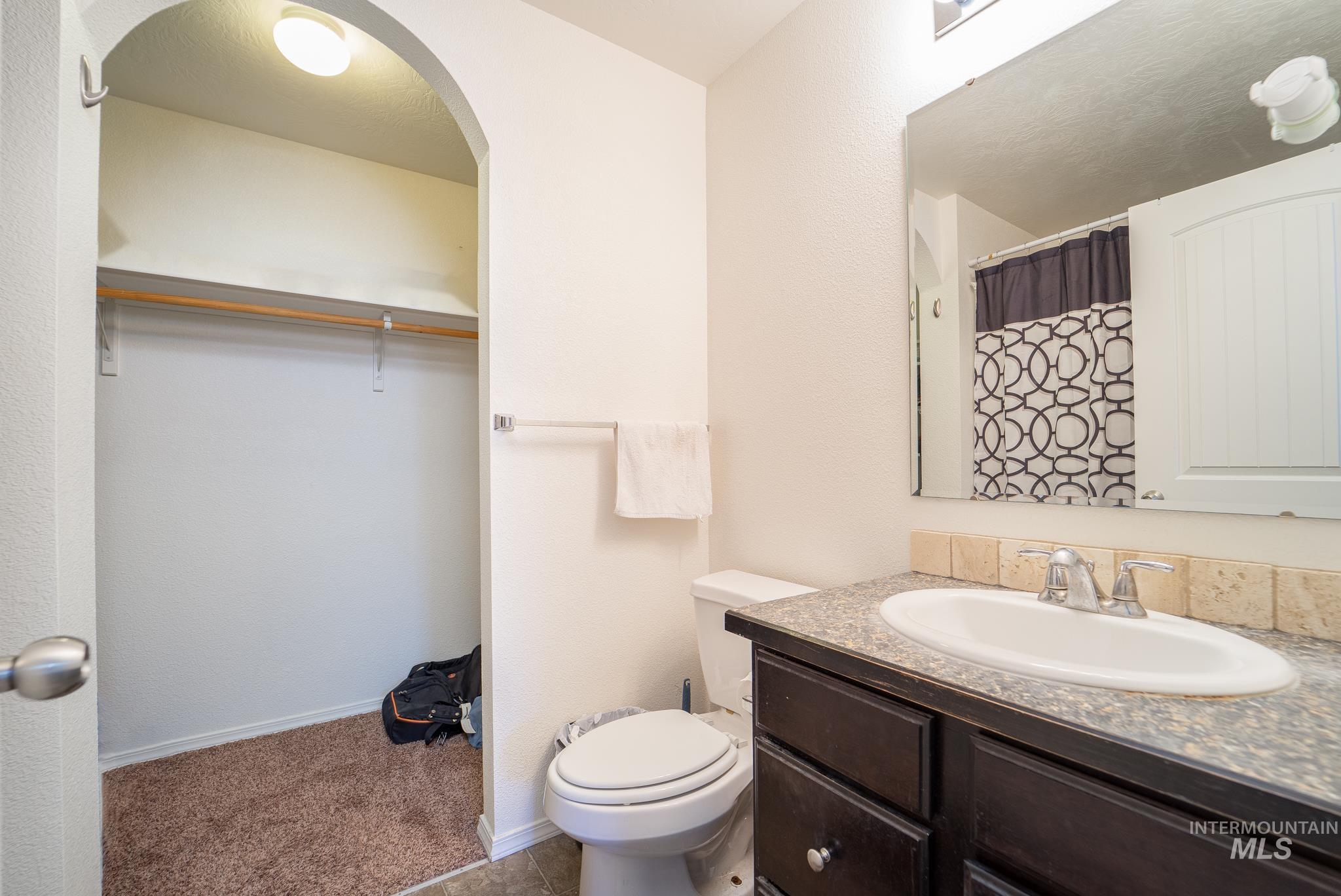 9574 W Stonewood Drive, Boise, Idaho 83709, 3 Bedrooms, 2 Bathrooms, Residential For Sale, Price $395,000, 98970983