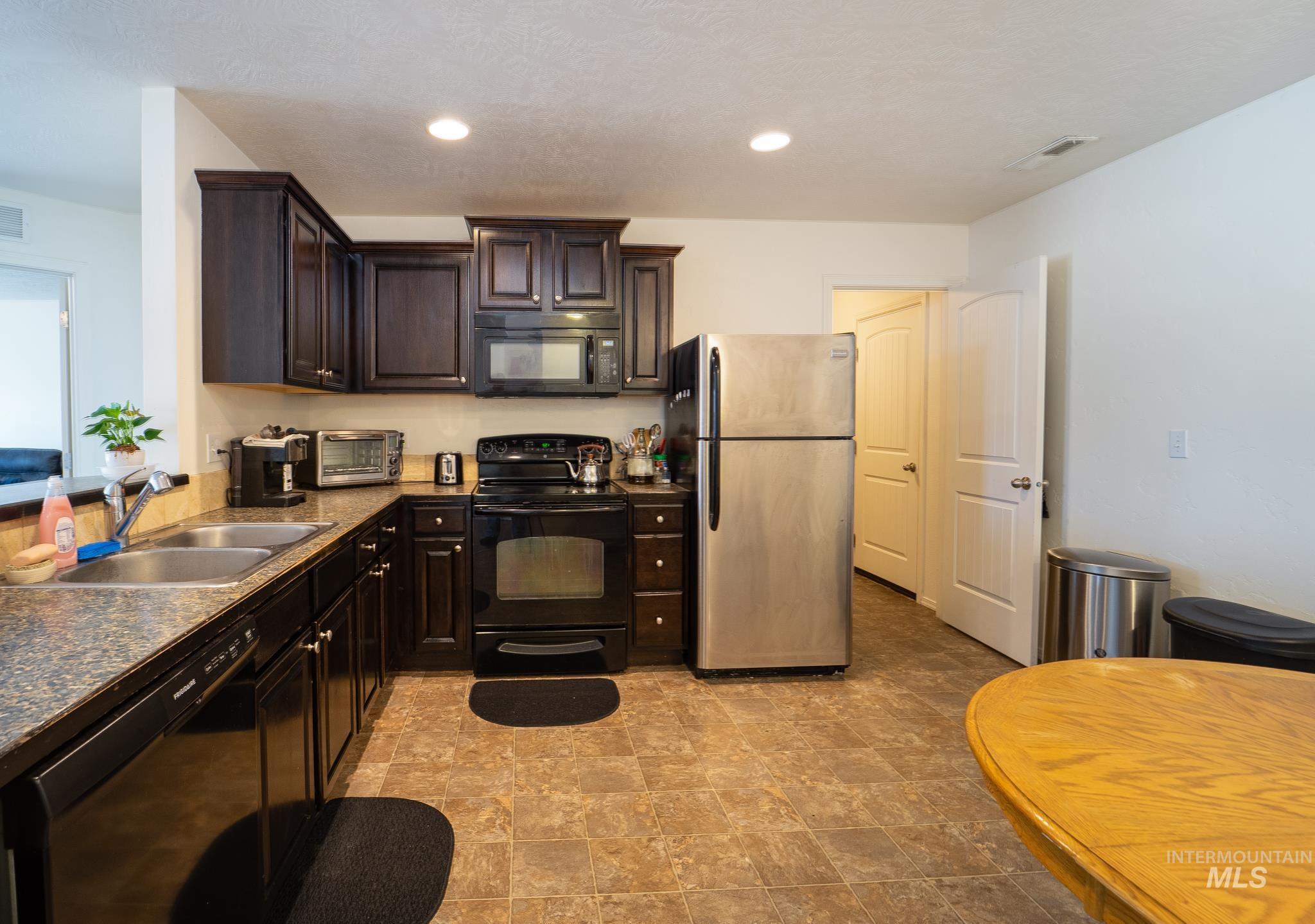 9574 W Stonewood Drive, Boise, Idaho 83709, 3 Bedrooms, 2 Bathrooms, Residential For Sale, Price $395,000, 98970983