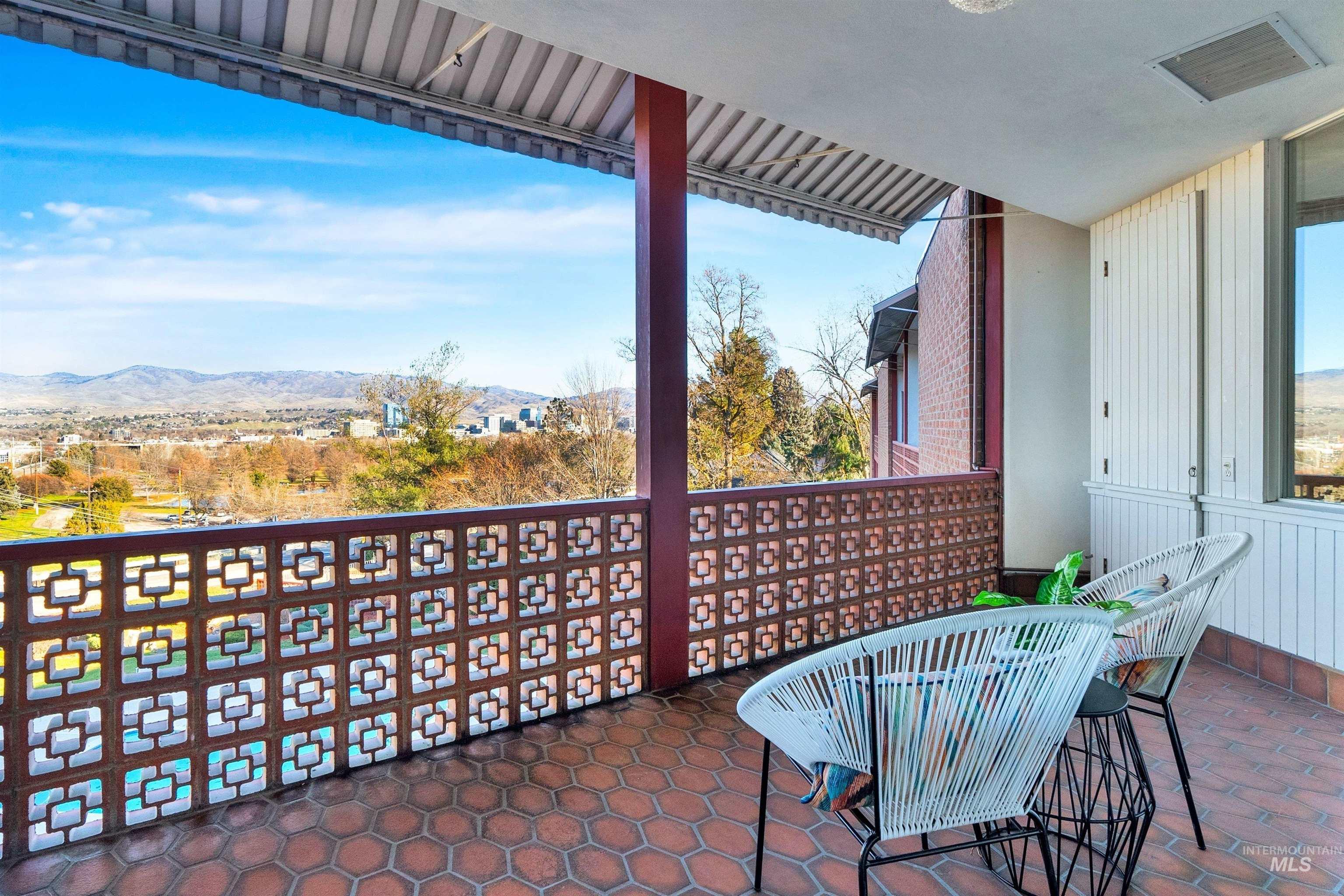 3701 W Crescent Rim Drive, Boise, Idaho 83706, 4 Bedrooms, 4 Bathrooms, Residential For Sale, Price $1,000,000, 98970985