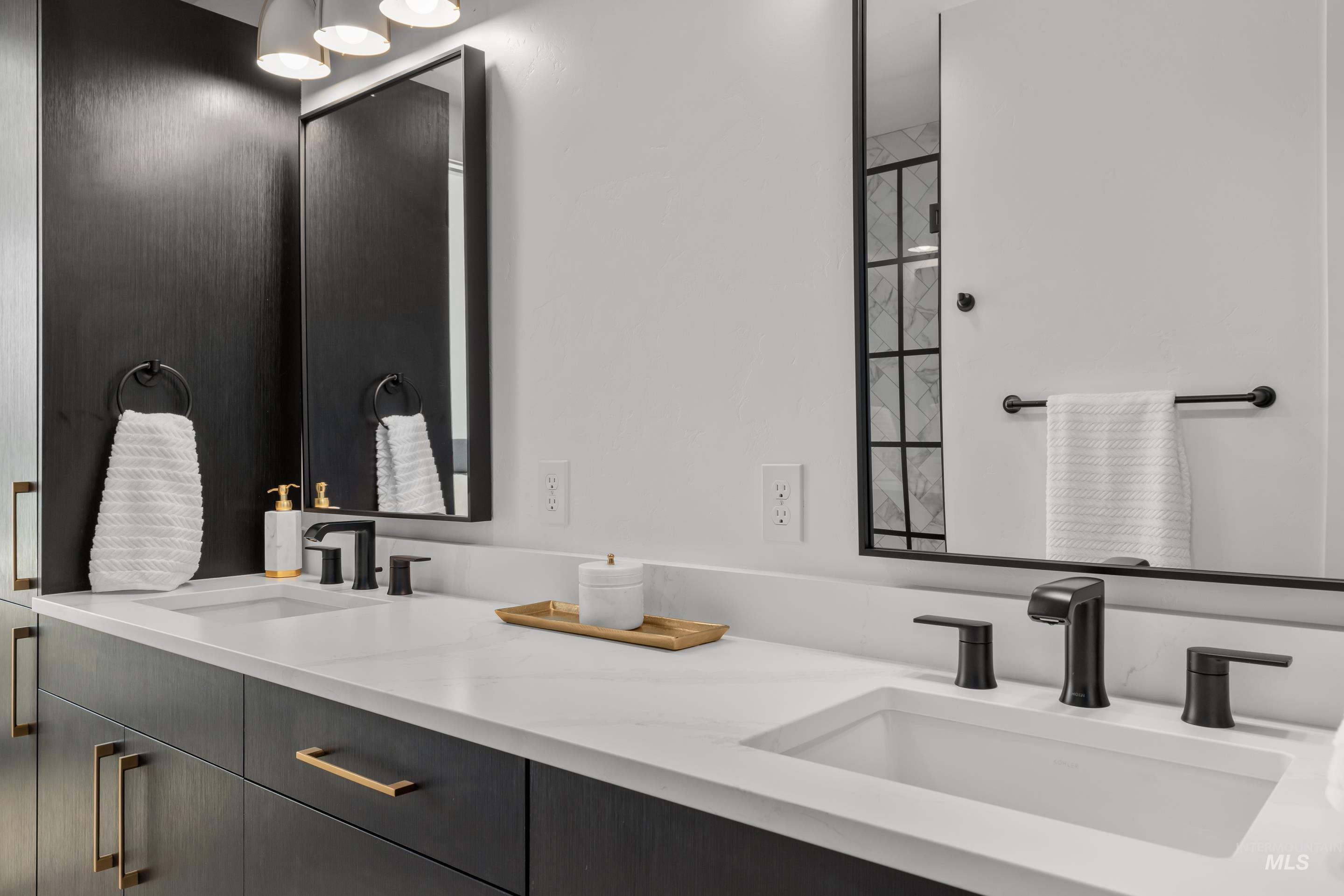 1620 W Bannock St, Boise, Idaho 83702, 2 Bedrooms, 2 Bathrooms, Residential For Sale, Price $614,900,MLS 98970988