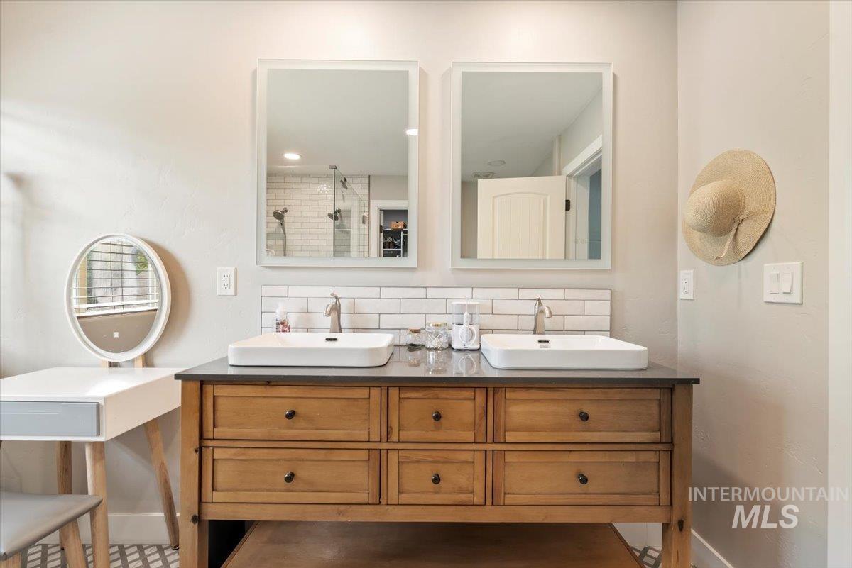 4680 N Maplestone Ave, Meridian, Idaho 83646-4928, 4 Bedrooms, 2.5 Bathrooms, Residential For Sale, Price $549,900, 98970989