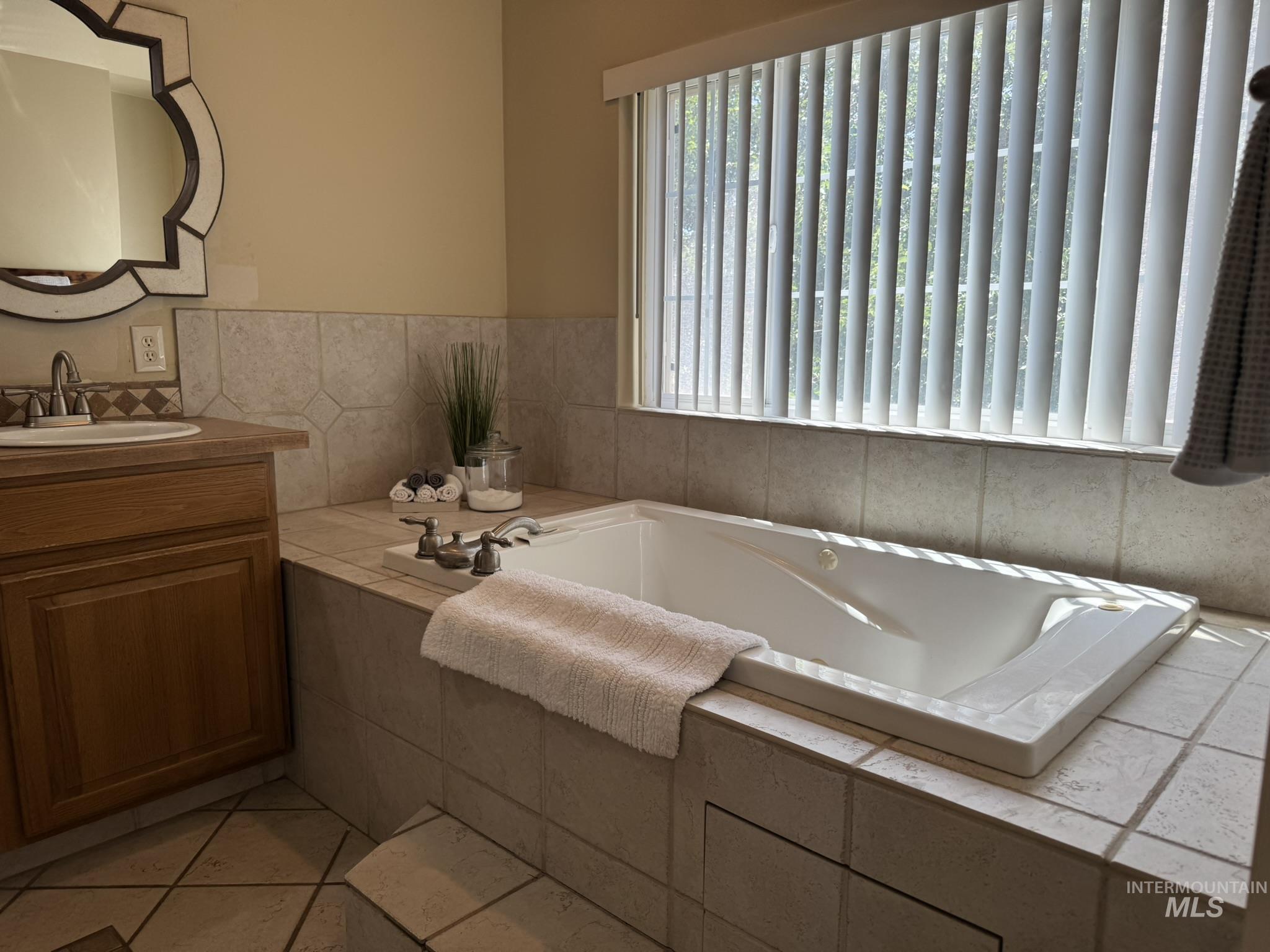 140 W Valley Road, Hagerman, Idaho 83332, 5 Bedrooms, 2.5 Bathrooms, Residential For Sale, Price $400,000, 98970991