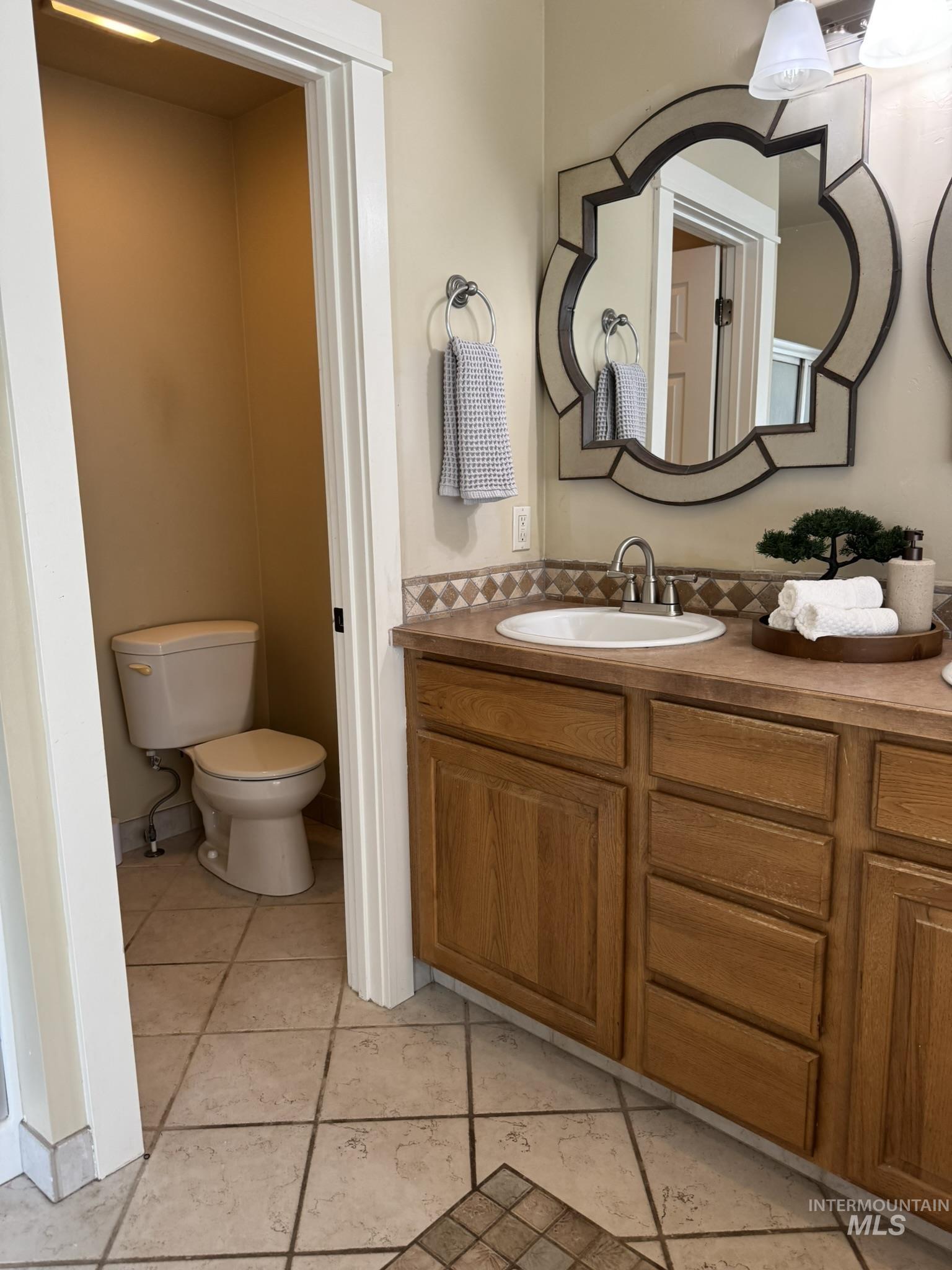 140 W Valley Road, Hagerman, Idaho 83332, 5 Bedrooms, 2.5 Bathrooms, Residential For Sale, Price $400,000, 98970991