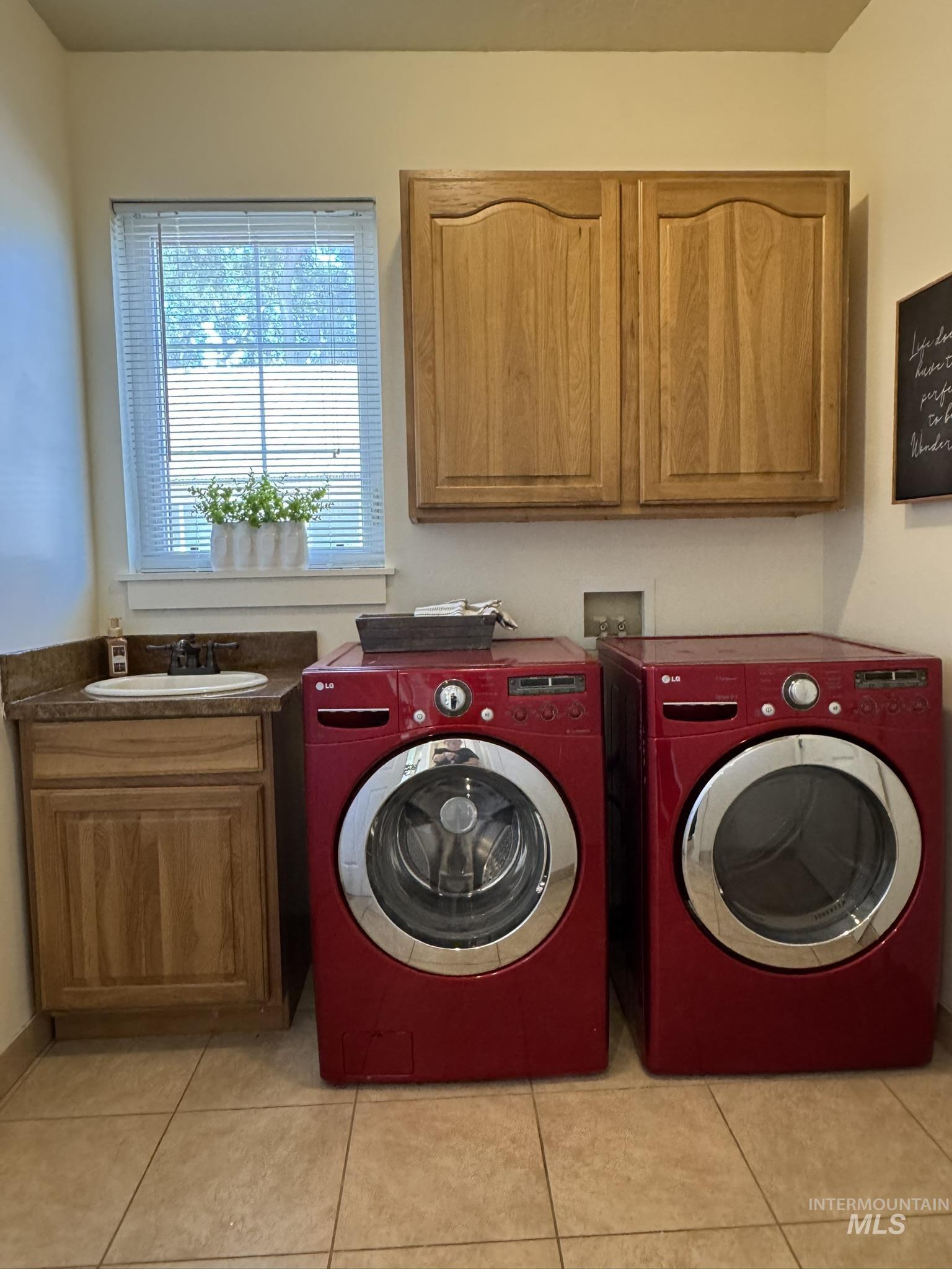 140 W Valley Road, Hagerman, Idaho 83332, 5 Bedrooms, 2.5 Bathrooms, Residential For Sale, Price $400,000, 98970991