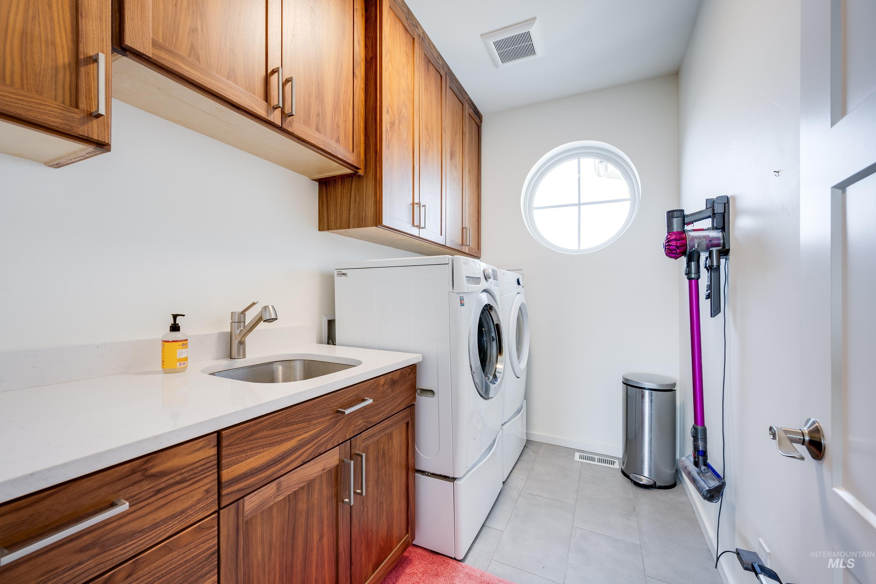 1325 SW Panorama Drive, Pullman, Washington 99163, 5 Bedrooms, 4 Bathrooms, Residential For Sale, Price $899,000,MLS 98970994