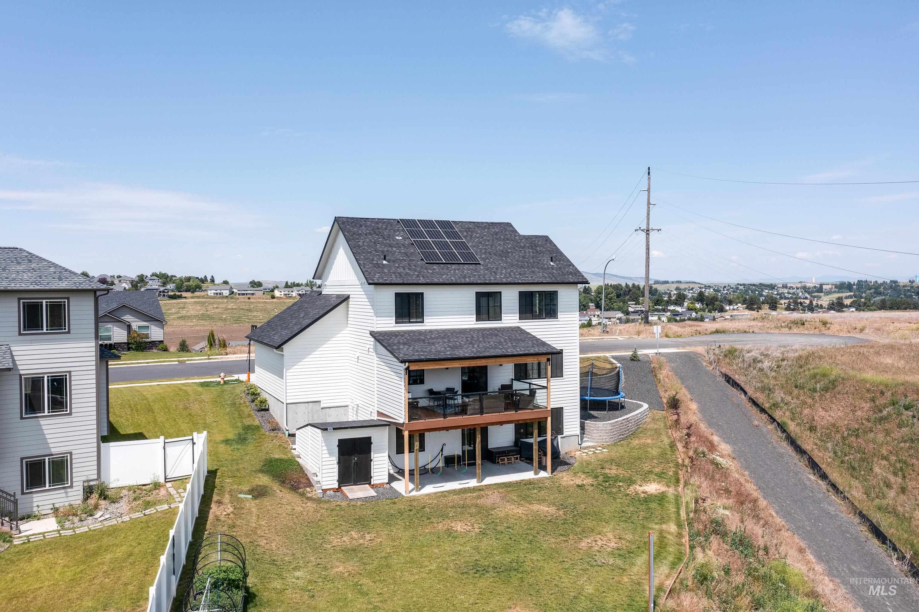 1325 SW Panorama Drive, Pullman, Washington 99163, 5 Bedrooms, 4 Bathrooms, Residential For Sale, Price $899,000,MLS 98970994