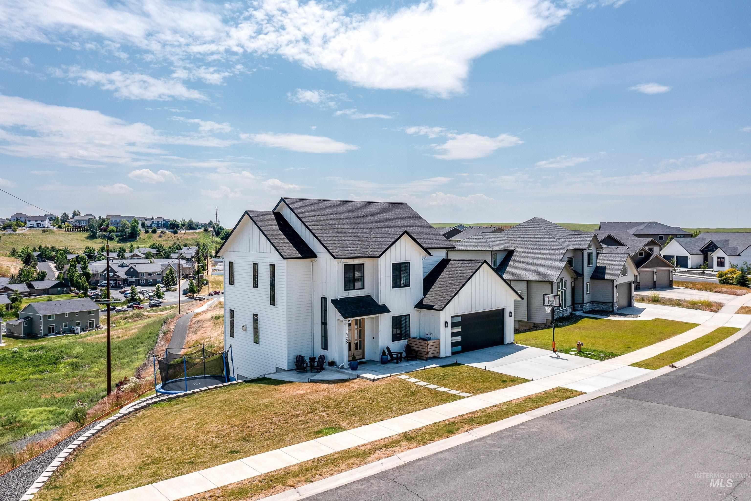 1325 SW Panorama Drive, Pullman, Washington 99163, 5 Bedrooms, 4 Bathrooms, Residential For Sale, Price $899,000,MLS 98970994