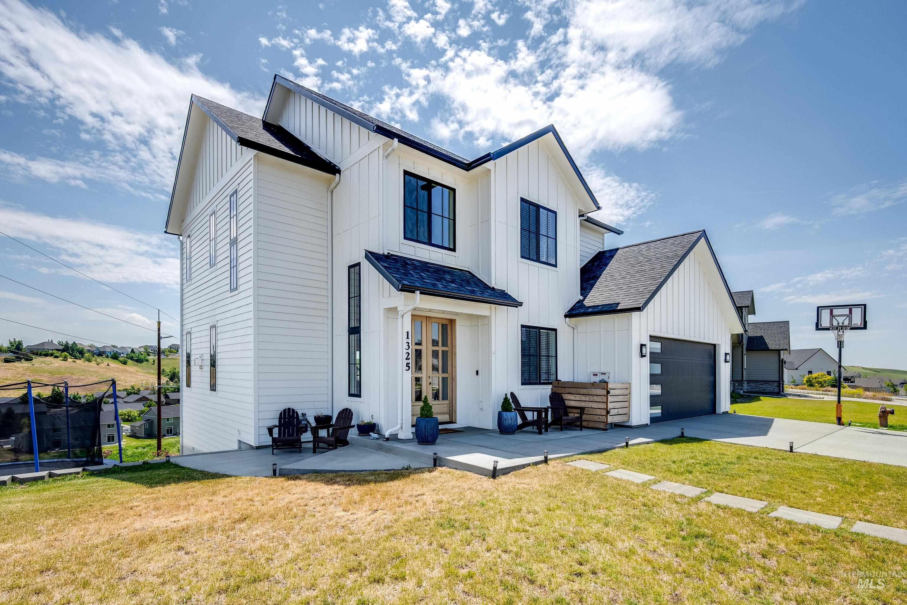 1325 SW Panorama Drive, Pullman, Washington 99163, 5 Bedrooms, 4 Bathrooms, Residential For Sale, Price $899,000,MLS 98970994