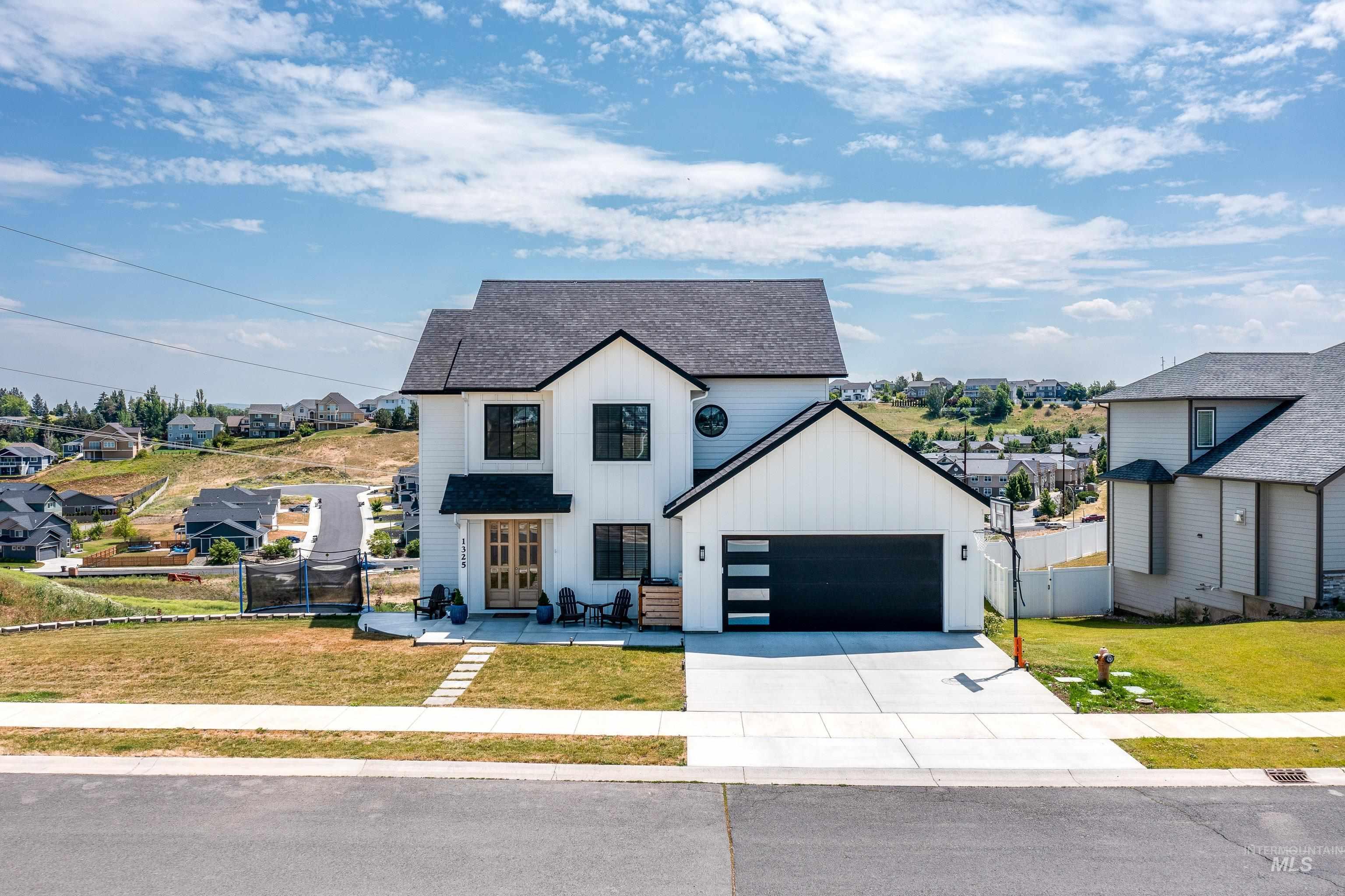 1325 SW Panorama Drive, Pullman, Washington 99163, 5 Bedrooms, 4 Bathrooms, Residential For Sale, Price $899,000,MLS 98970994