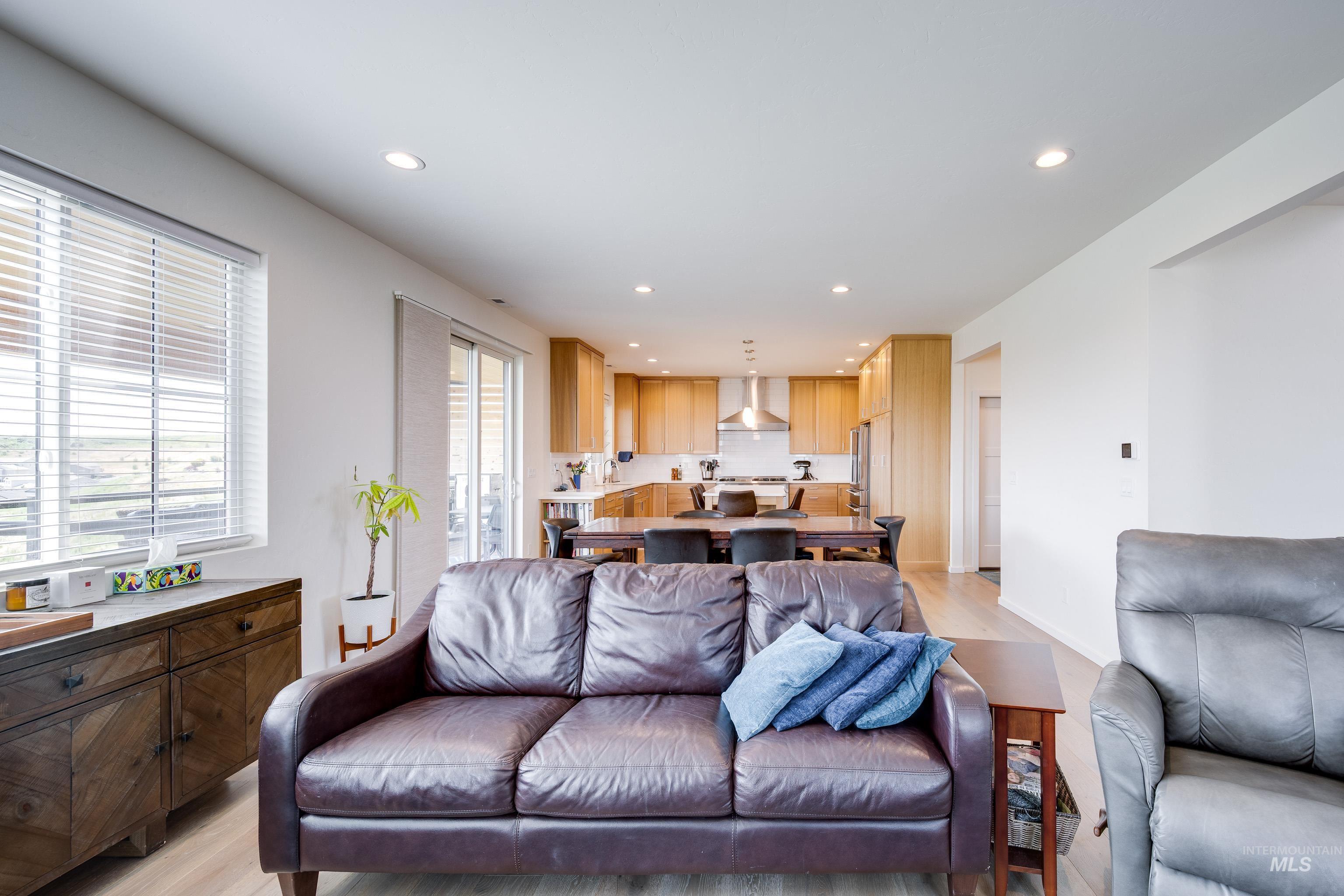 1325 SW Panorama Drive, Pullman, Washington 99163, 5 Bedrooms, 4 Bathrooms, Residential For Sale, Price $899,000,MLS 98970994