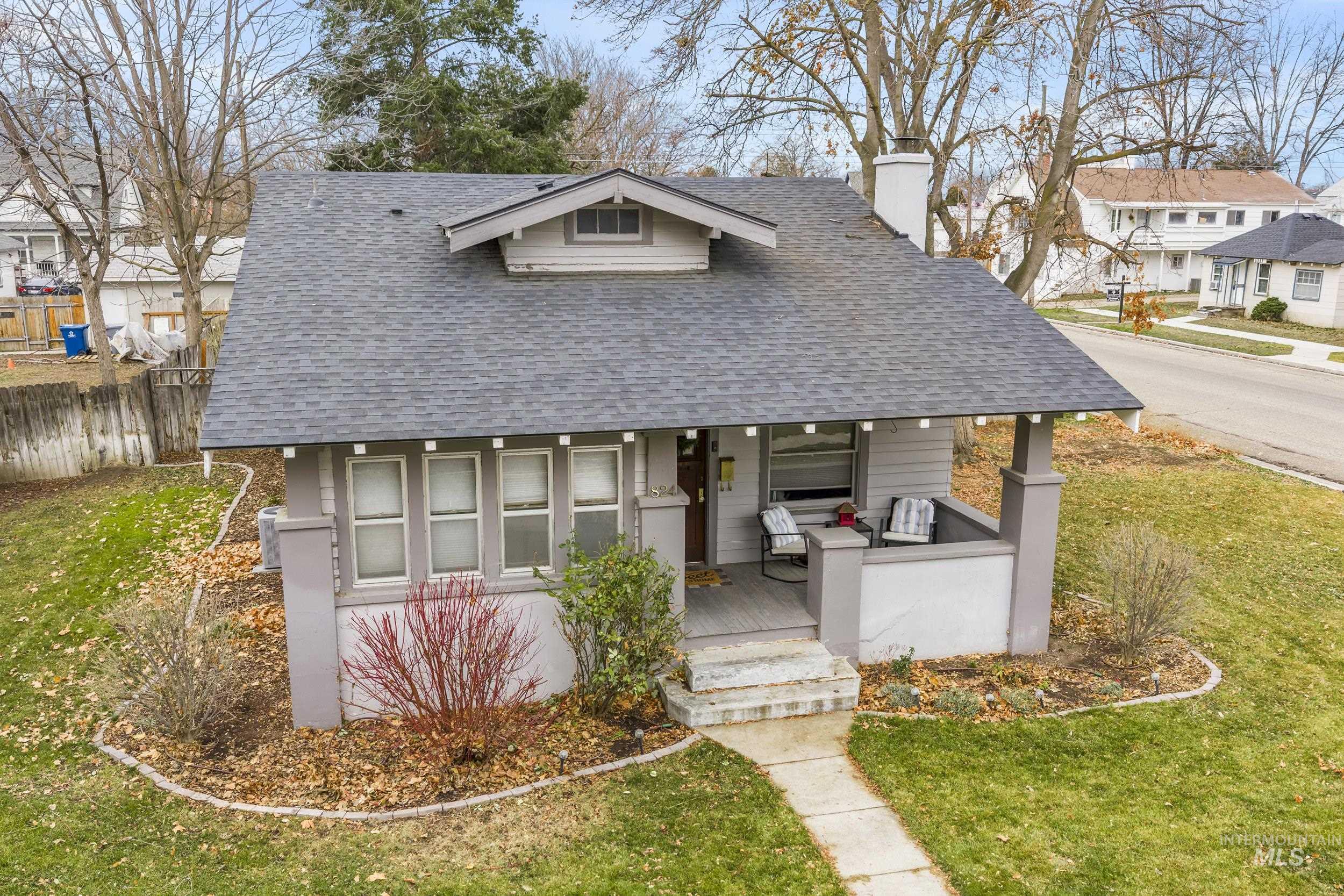 View of front of house featuring a porch, a front yard, and roof with shingles