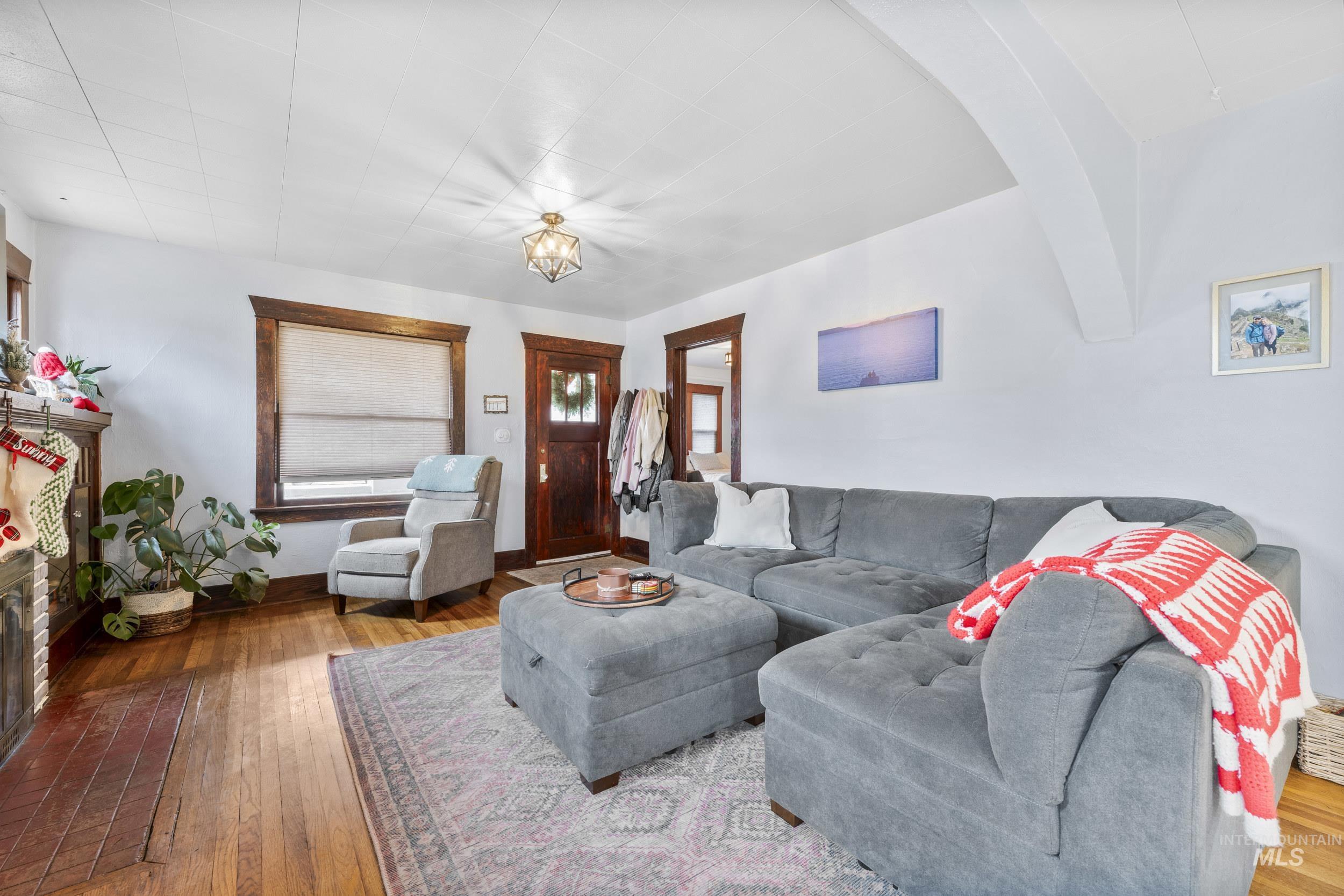 Living area with hardwood / wood-style floors and a fireplace
