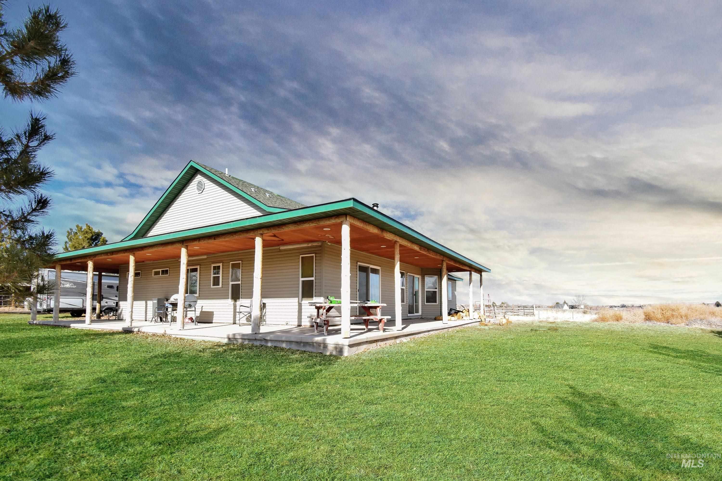 3059 N 3422 E, Kimberly, Idaho 83341-0000, 3 Bedrooms, 2 Bathrooms, Residential For Sale, Price $639,000, 98970999