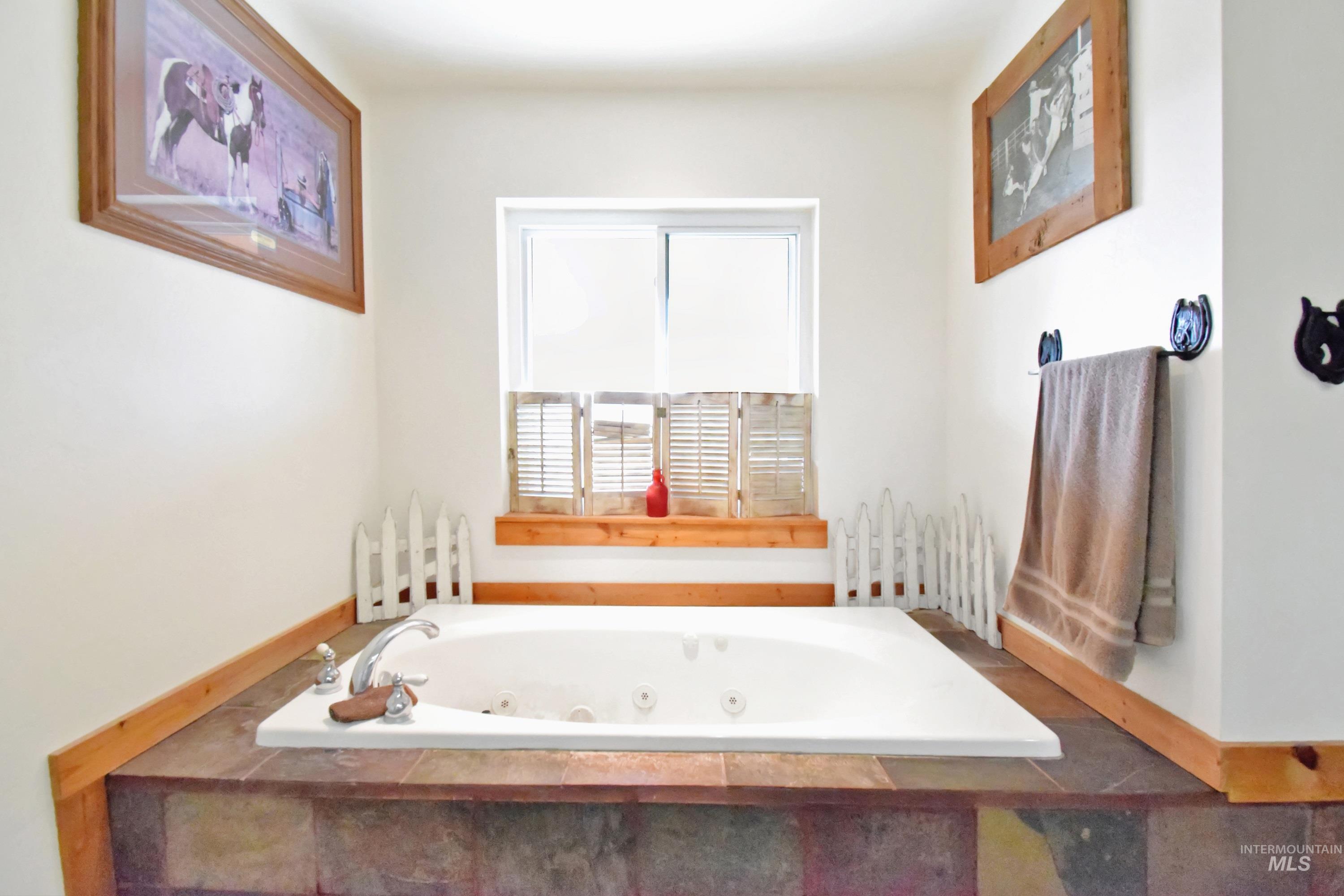 3059 N 3422 E, Kimberly, Idaho 83341-0000, 3 Bedrooms, 2 Bathrooms, Residential For Sale, Price $639,000, 98970999