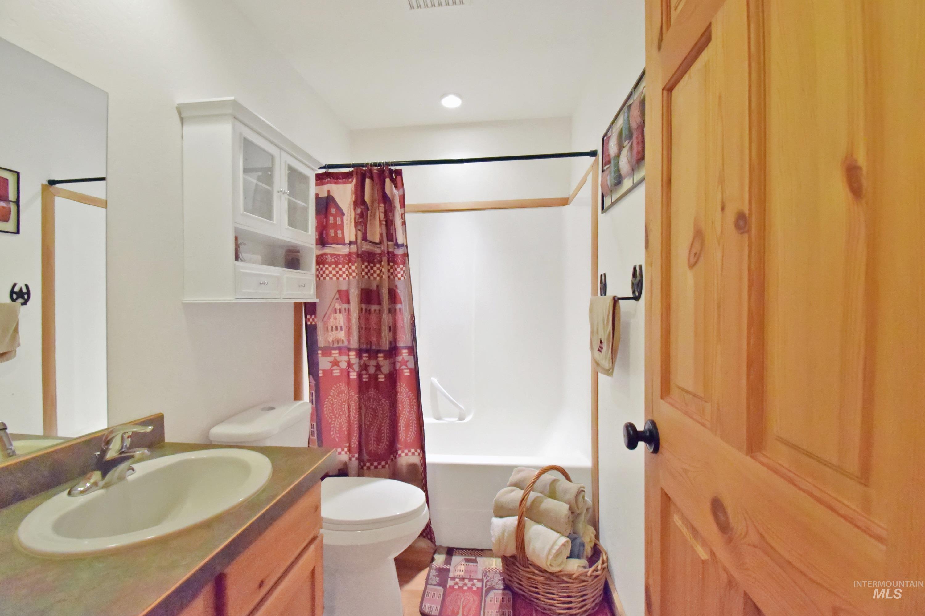 3059 N 3422 E, Kimberly, Idaho 83341-0000, 3 Bedrooms, 2 Bathrooms, Residential For Sale, Price $639,000, 98970999