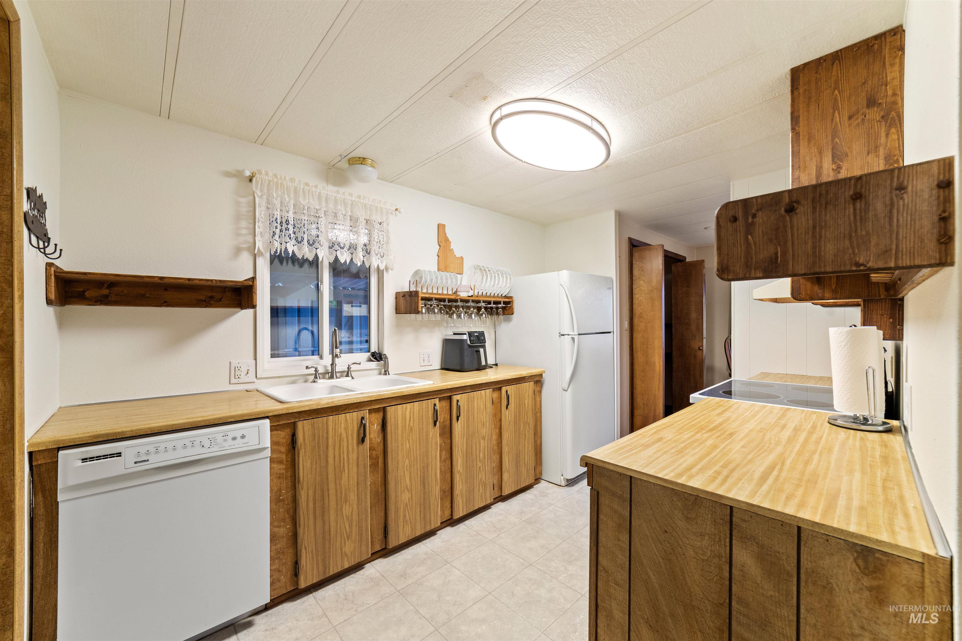 260 N. Checola Circle, Boise, Idaho 83713, 3 Bedrooms, 1.5 Bathrooms, Residential For Sale, Price $102,000,MLS 98971000