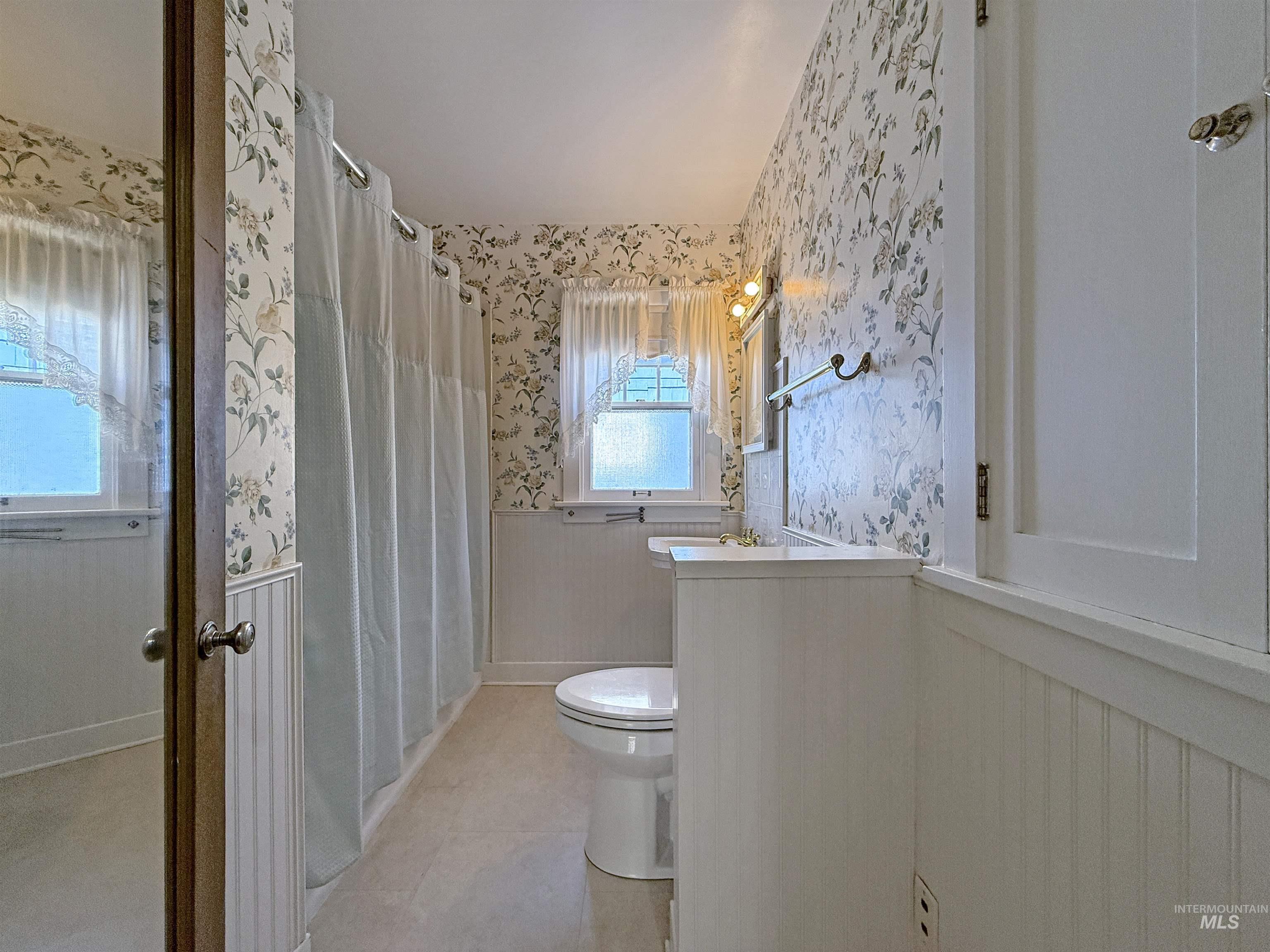 504 S Hayes, Moscow, Idaho 83843, 5 Bedrooms, 2 Bathrooms, Residential For Sale, Price $520,000,MLS 98971005