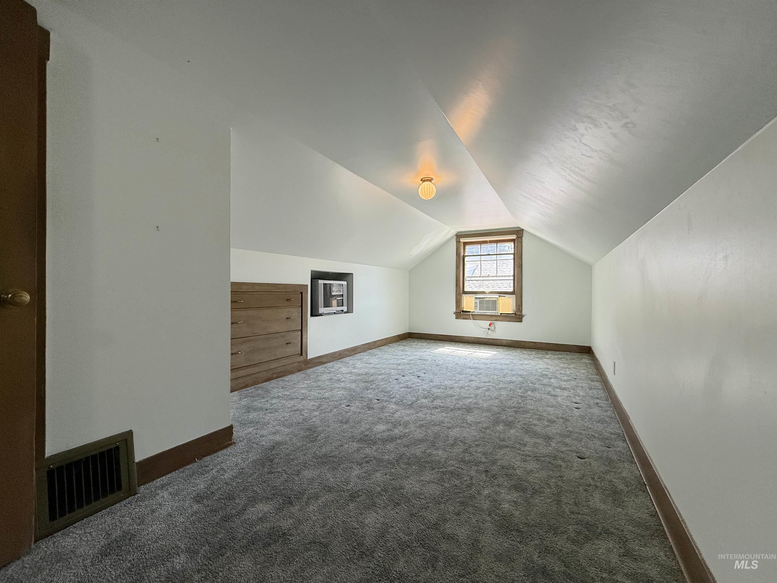 504 S Hayes, Moscow, Idaho 83843, 5 Bedrooms, 2 Bathrooms, Residential For Sale, Price $520,000,MLS 98971005