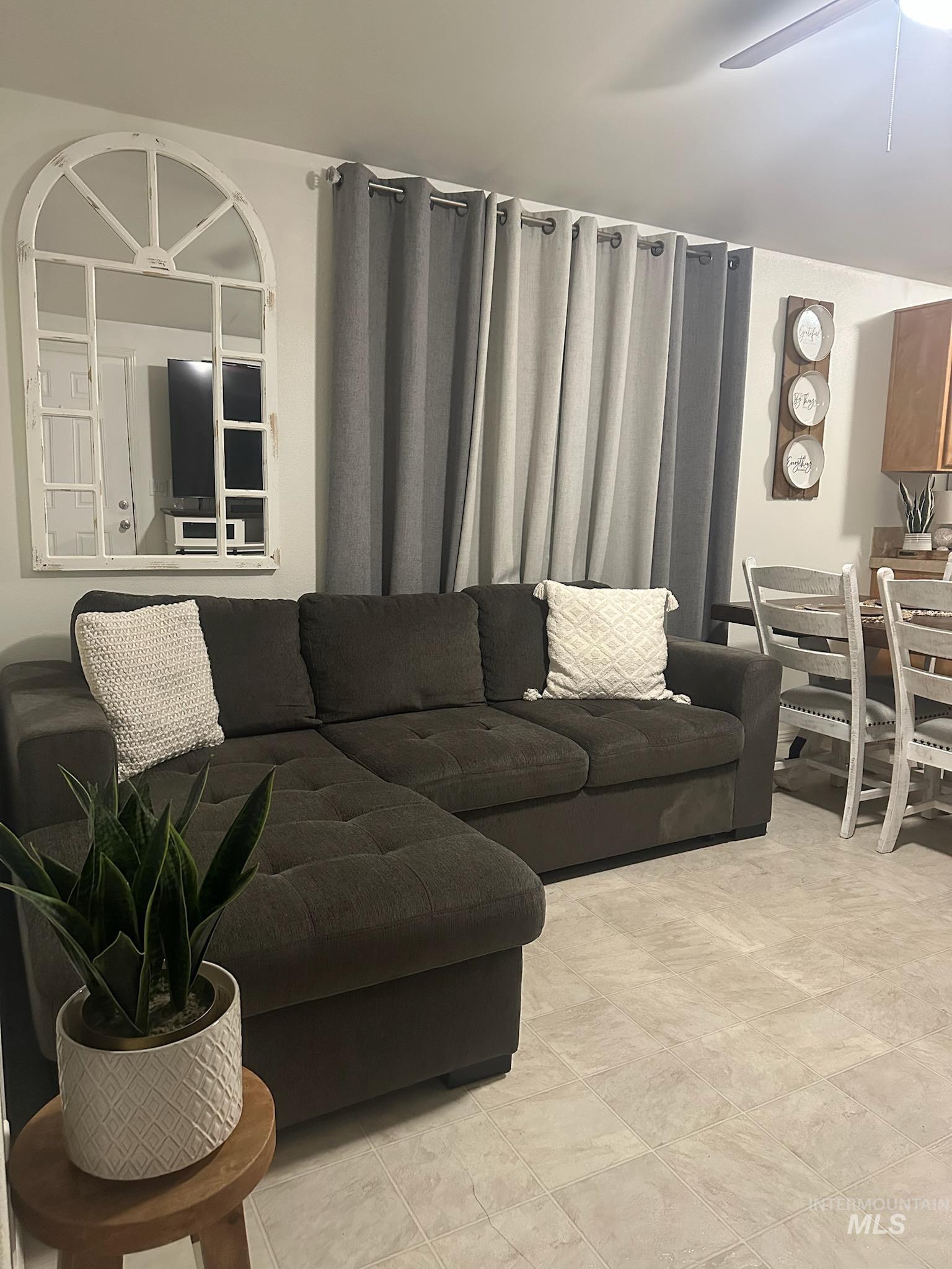 Living area with a ceiling fan