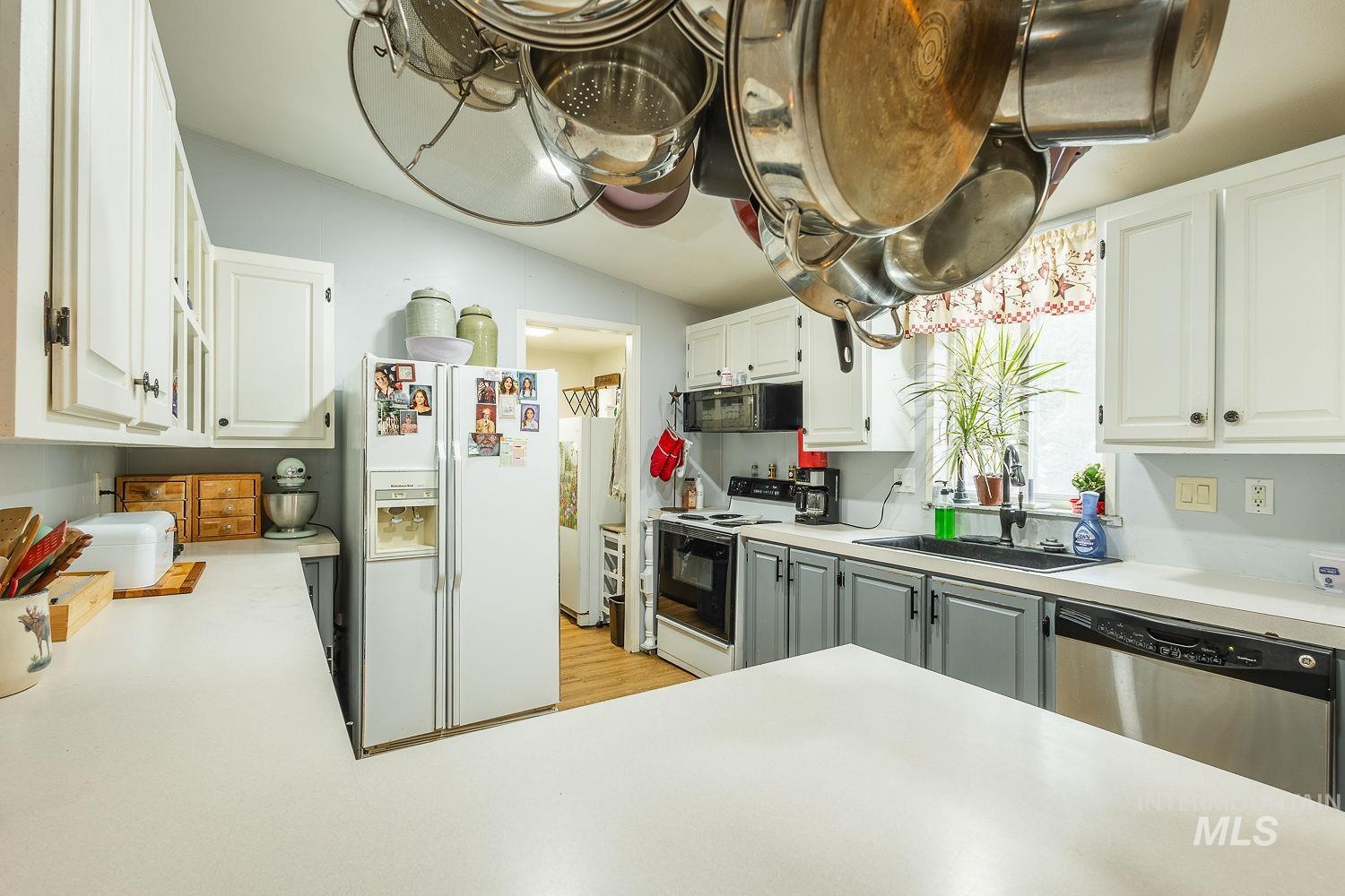 10 Reseda Ridge Circle, Garden Valley, Idaho 83622, 3 Bedrooms, 1.5 Bathrooms, Residential For Sale, Price $410,500,MLS 98971010