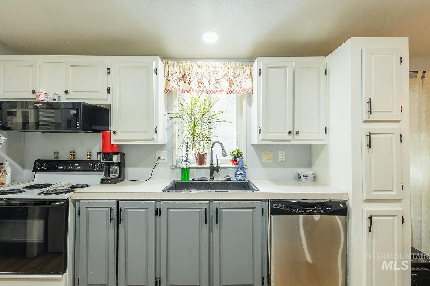 10 Reseda Ridge Circle, Garden Valley, Idaho 83622, 3 Bedrooms, 1.5 Bathrooms, Residential For Sale, Price $410,500,MLS 98971010