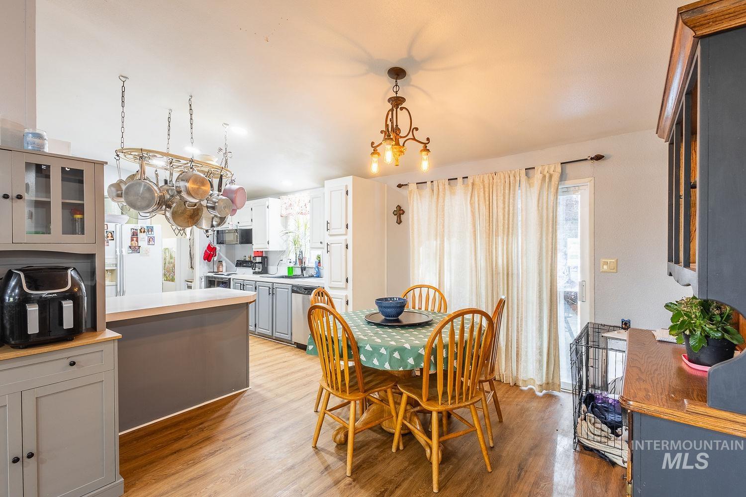 10 Reseda Ridge Circle, Garden Valley, Idaho 83622, 3 Bedrooms, 1.5 Bathrooms, Residential For Sale, Price $410,500,MLS 98971010