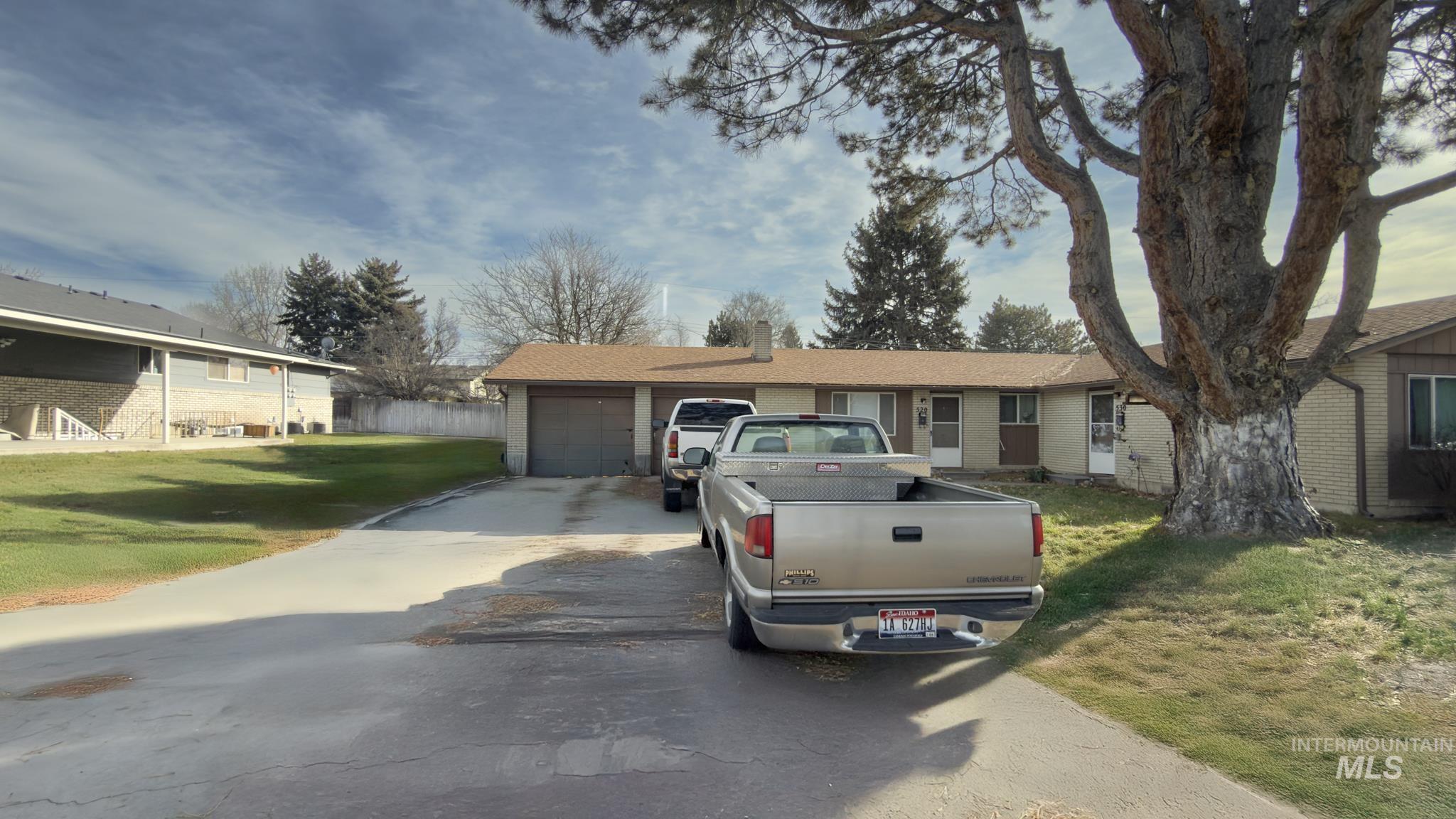 520 S White Cloud Drive, Boise, Idaho 83709, 2 Bedrooms, 1 Bathroom, Residential Income For Sale, Price $479,900,MLS 98971011