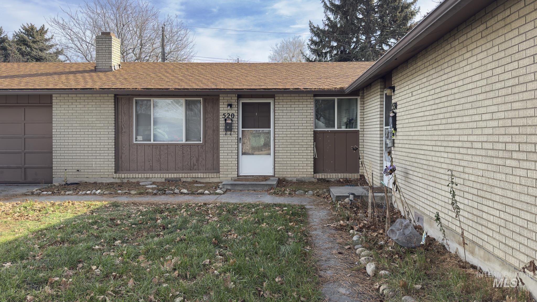 520 S White Cloud Drive, Boise, Idaho 83709, 2 Bedrooms, 1 Bathroom, Residential Income For Sale, Price $479,900,MLS 98971011