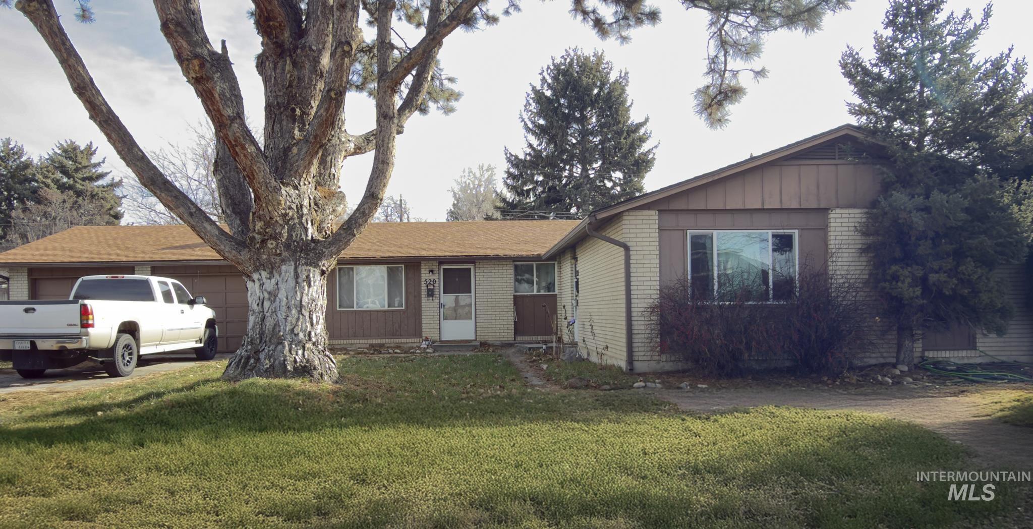 520 S White Cloud Drive, Boise, Idaho 83709, 2 Bedrooms, 1 Bathroom, Residential Income For Sale, Price $479,900,MLS 98971011
