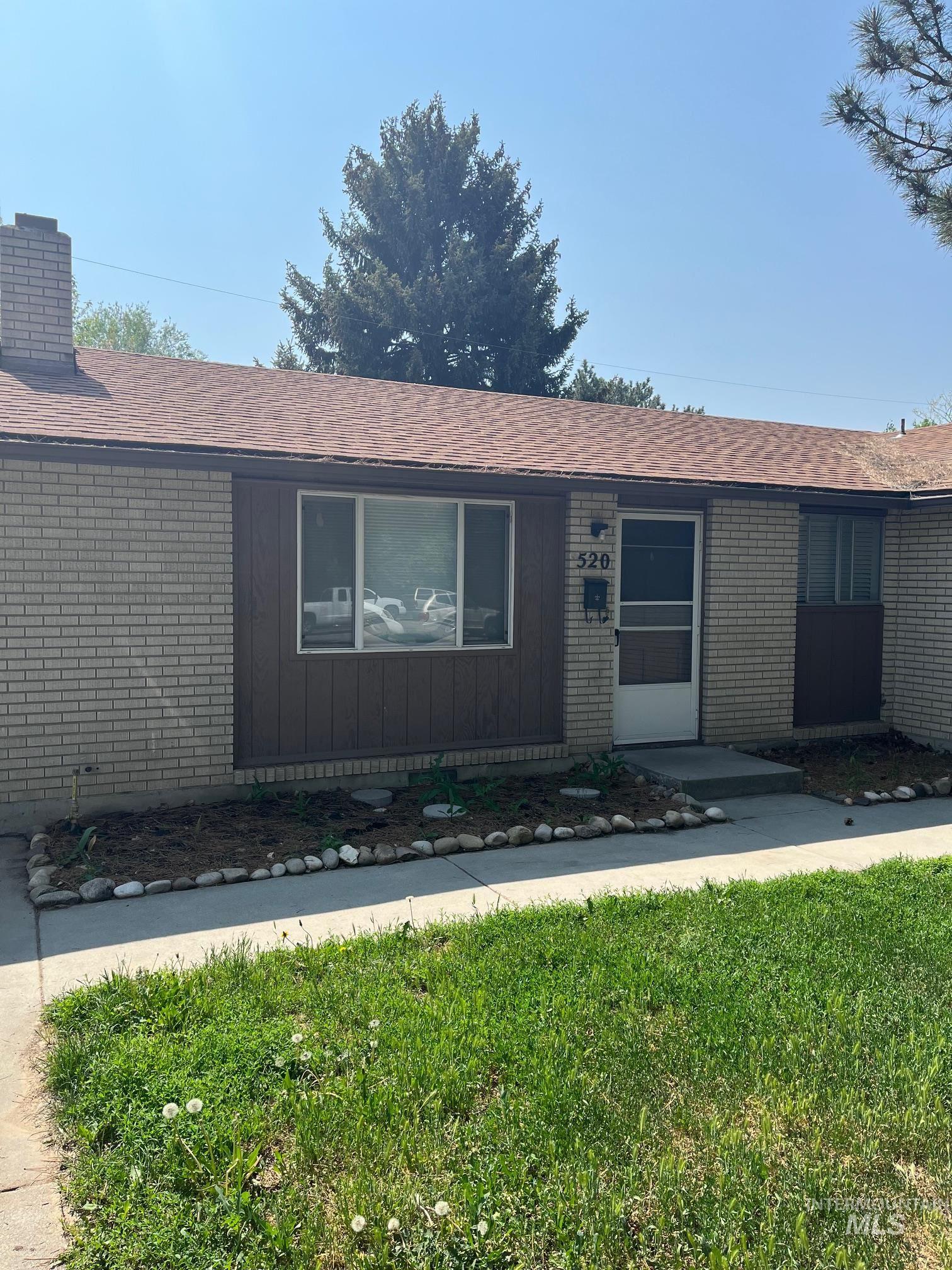 520 S White Cloud Drive, Boise, Idaho 83709, 2 Bedrooms, 1 Bathroom, Residential Income For Sale, Price $479,900,MLS 98971011