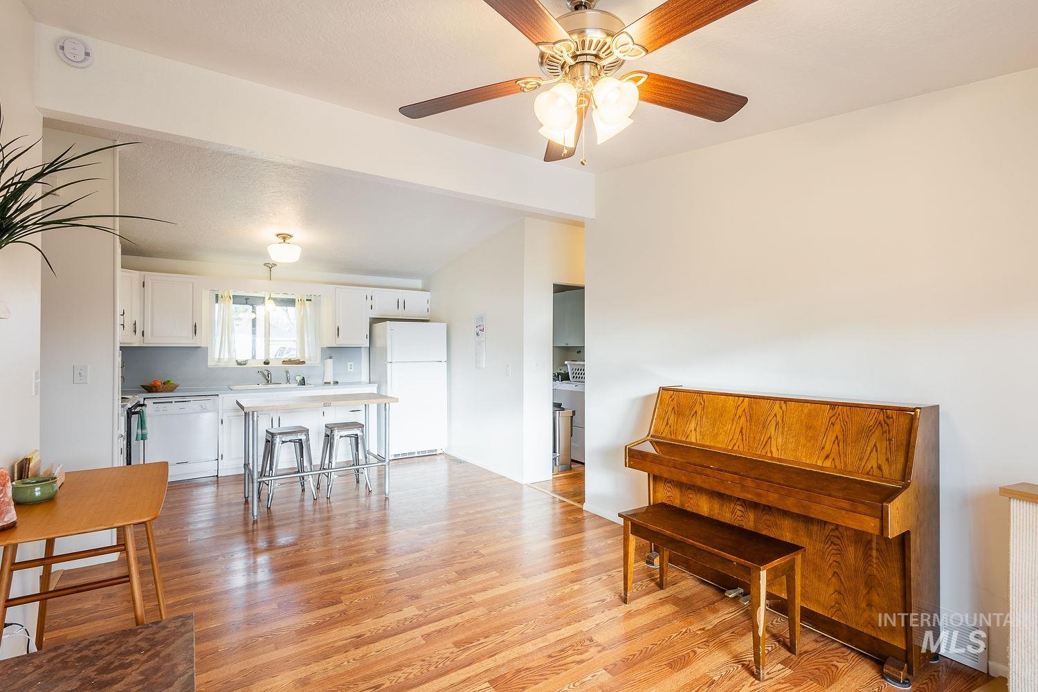 6403 W Colonial Drive, Boise, Idaho 83709, 3 Bedrooms, 1.5 Bathrooms, Residential For Sale, Price $409,000,MLS 98971014