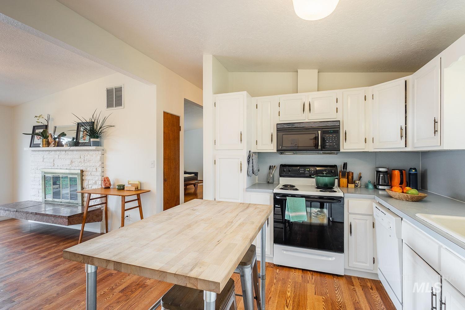 6403 W Colonial Drive, Boise, Idaho 83709, 3 Bedrooms, 1.5 Bathrooms, Residential For Sale, Price $409,000,MLS 98971014